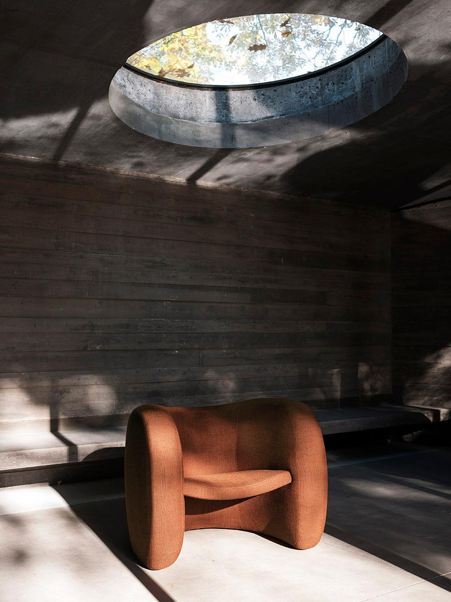 https://a.1stdibscdn.com/tacchini-lagoa-armchair-designed-by-zanini-de-zanine-for-sale-picture-3/f_44652/1607132167175/Tacchini_Lagoa_01_master.jpg