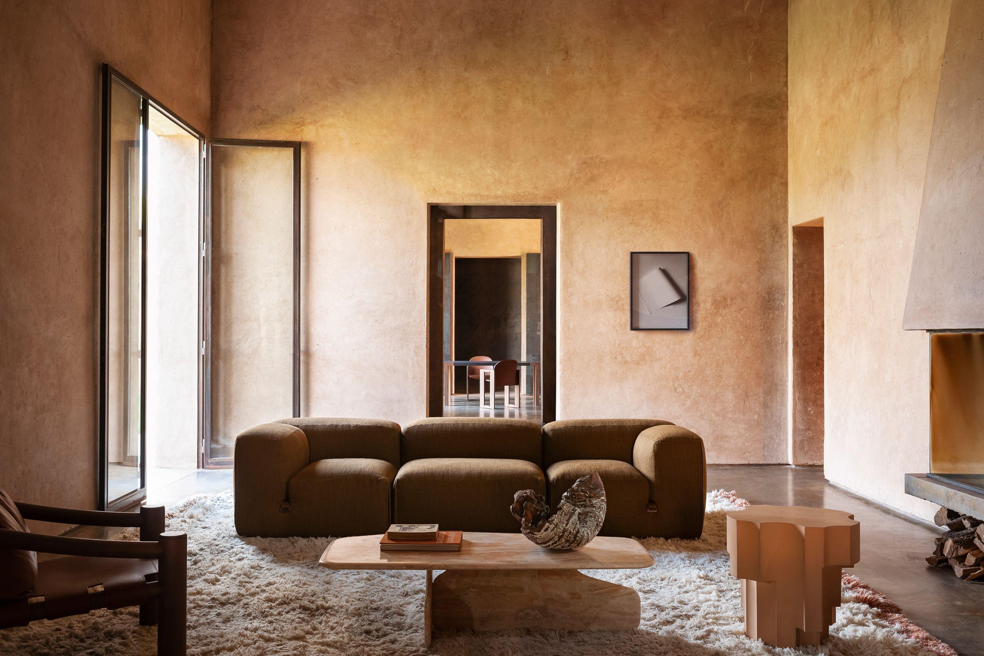 https://a.1stdibscdn.com/le-mura-sofa-in-leather-by-mario-bellini-for-tacchini-w-288-cm-1133-in-for-sale-picture-3/f_105752/f_474529221762718958375/Tacchini_LeMura_PP_01_master.jpg