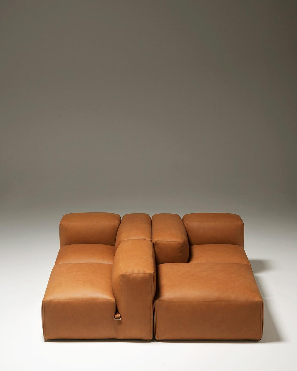 https://a.1stdibscdn.com/customizable-tacchini-le-mura-modular-sofa-designed-by-mario-bellini-for-sale-picture-5/f_44652/f_294463121657053255761/Tacchini_Le_Mura_Web_04_master.jpg