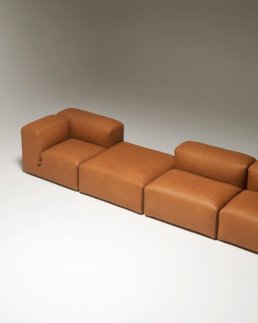 https://a.1stdibscdn.com/customizable-tacchini-le-mura-designed-by-mario-bellini-for-sale-picture-8/f_44652/f_294419321657036201029/Tacchini_Le_Mura_Web_08_master.jpg
