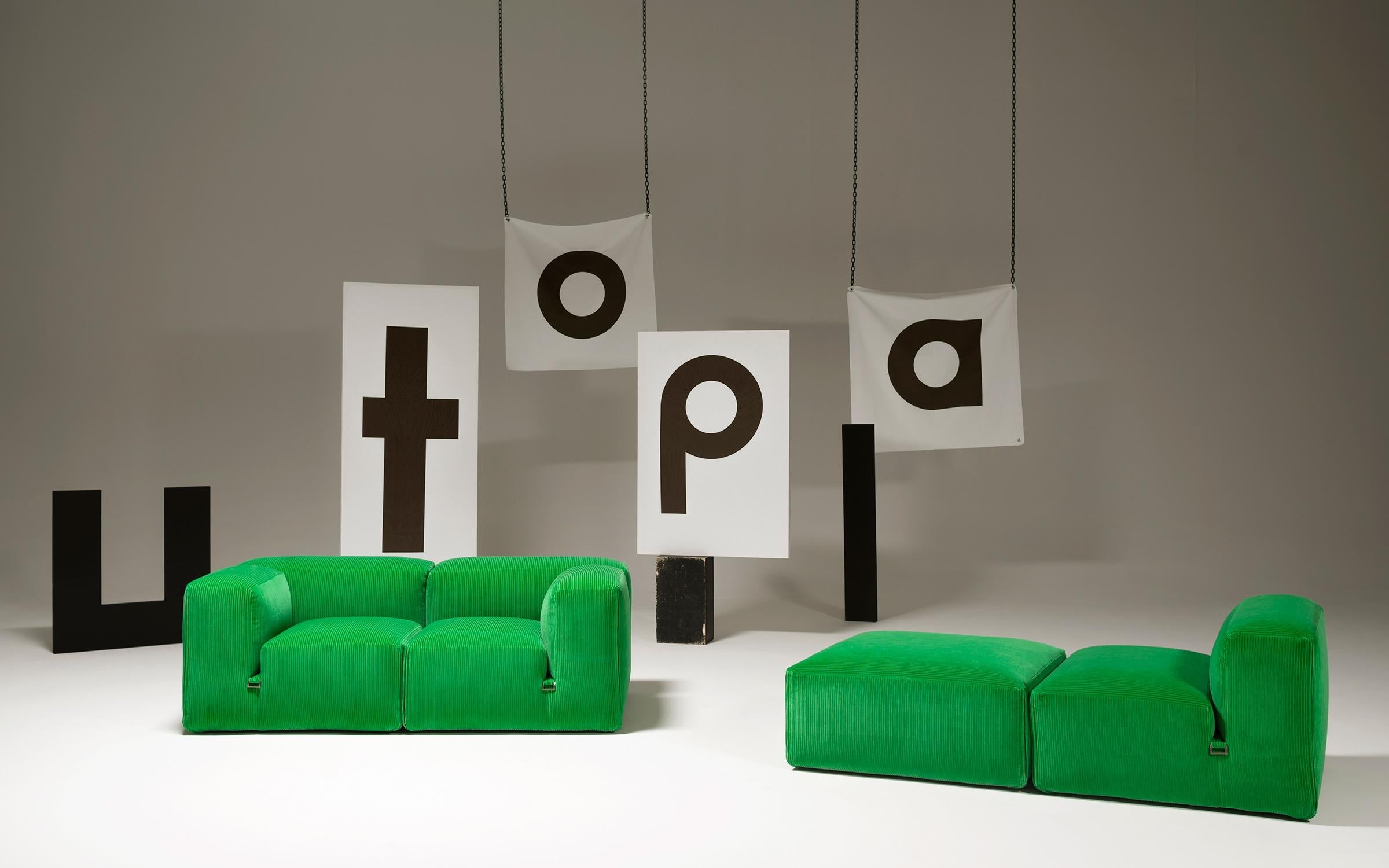 https://a.1stdibscdn.com/tacchini-le-mura-modular-sofa-designed-by-mario-bellini-for-sale-picture-2/f_16392/f_299237921660078747493/Tacchini_Le_Mura_Web_12_master.jpg