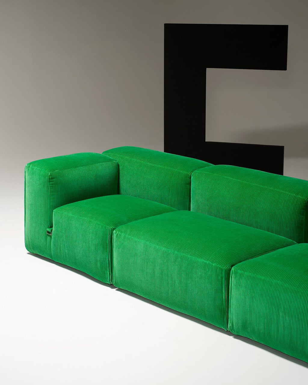 https://a.1stdibscdn.com/tacchini-le-mura-modular-sofa-designed-by-mario-bellini-for-sale-picture-5/f_16392/f_299237921660078747687/Tacchini_Le_Mura_Web_18_master.jpg