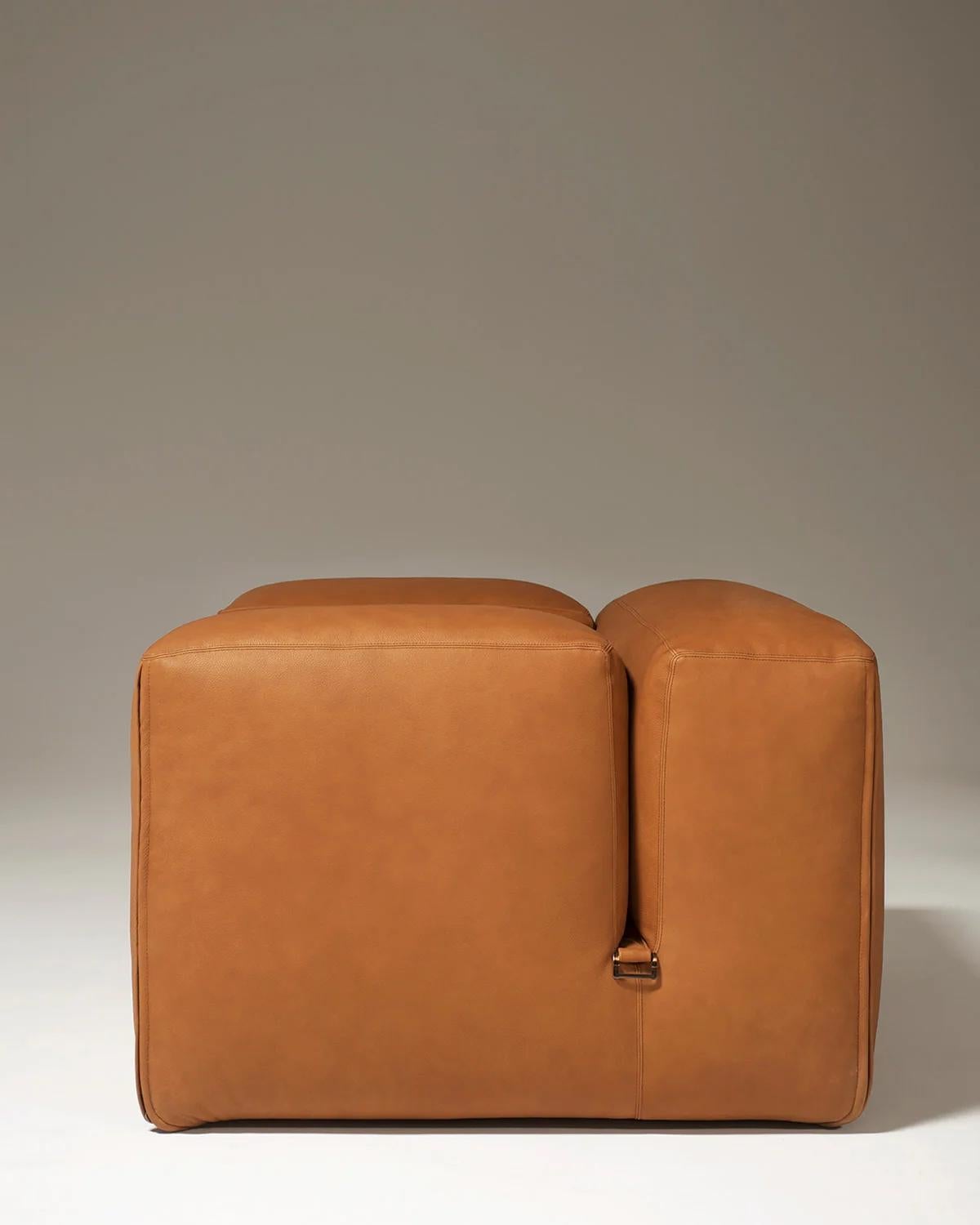 https://a.1stdibscdn.com/le-mura-sofa-in-leather-by-mario-bellini-for-tacchini-for-sale-picture-3/f_105752/f_463589721755797390453/Tacchini_Le_Mura_Web_22_master.jpeg
