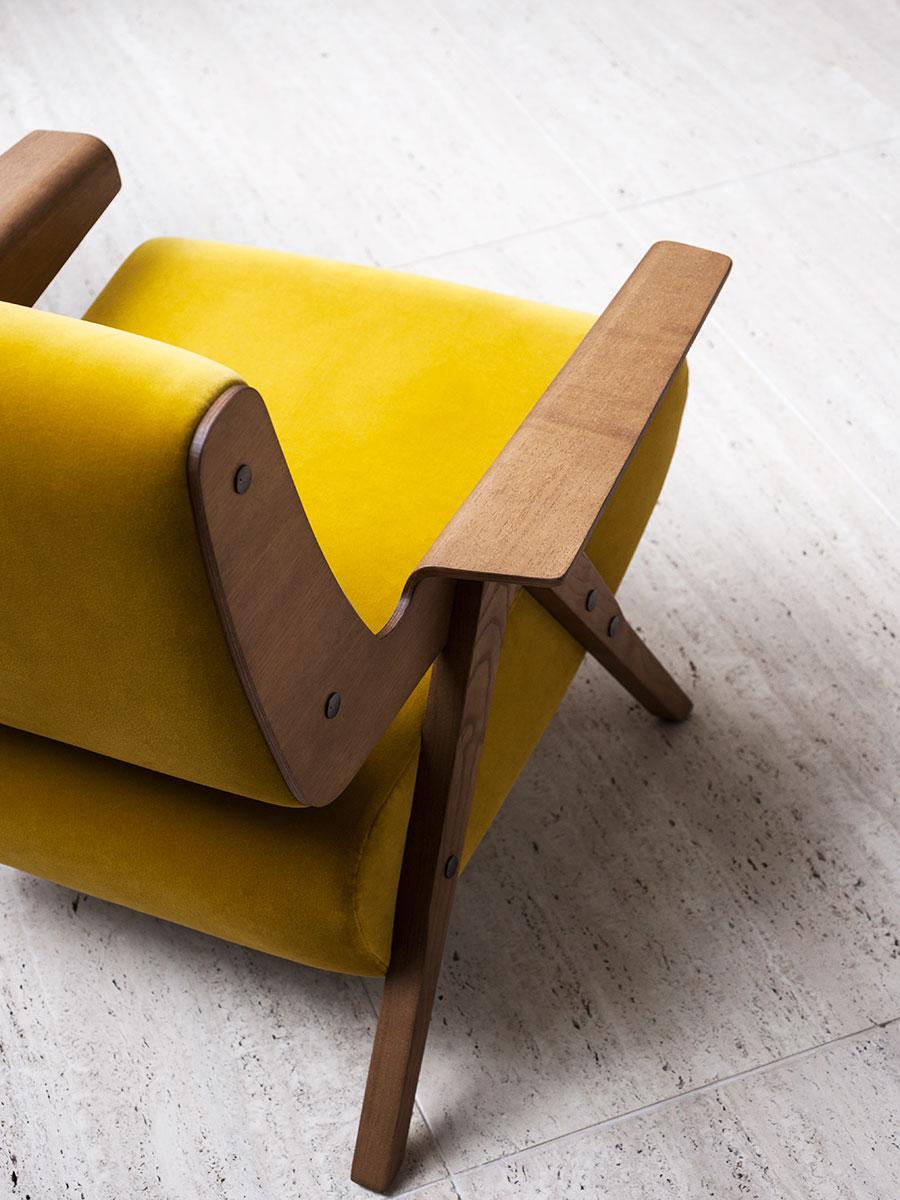 https://a.1stdibscdn.com/tacchini-lina-armchair-designed-by-gianfranco-frattini-for-sale-picture-4/f_44652/1607137038722/Tacchini_Lina_02_master.jpg