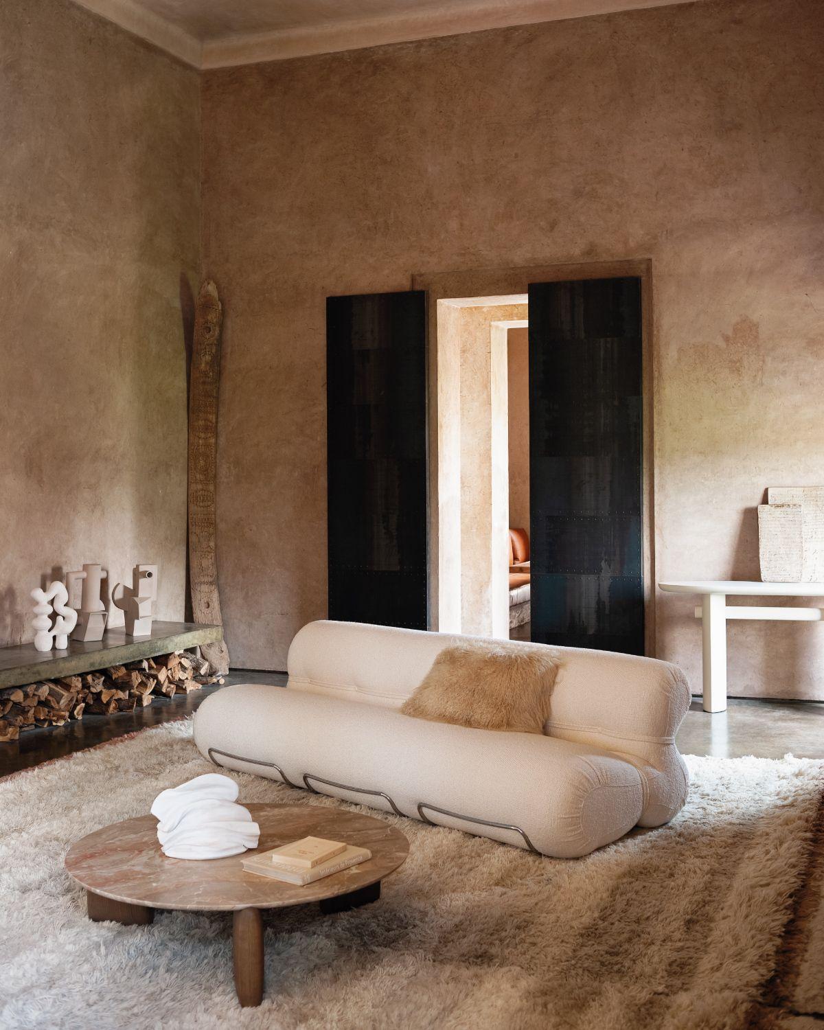 https://a.1stdibscdn.com/customizable-tacchini-orsola-sofa-by-gastone-rinaldi-for-sale-picture-10/f_44652/f_255007021769722791799/Tacchini_Orsola_Sofa_Catalogue2023_2_master.jpg