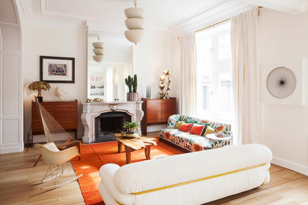 https://a.1stdibscdn.com/tacchini-sesann-sofa-designed-by-gianfranco-frattini-for-sale-picture-5/f_44652/1606764064548/Tacchini_PrivateHouse_Paris_02_master.jpg