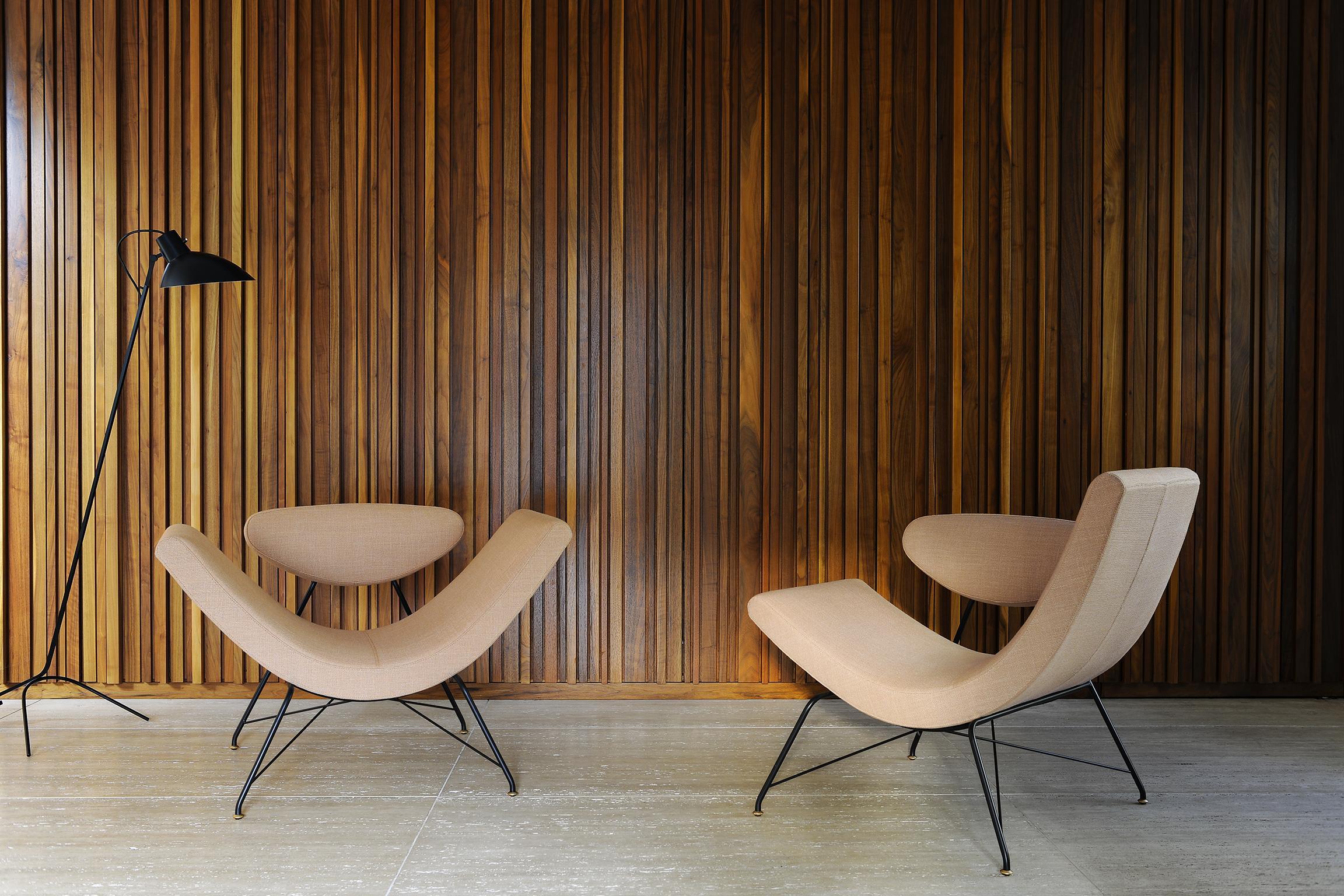 https://a.1stdibscdn.com/tacchini-reversivel-armchair-designed-by-martin-eisler-for-sale-picture-2/f_44652/1606765771350/Tacchini_Reversivel_02_master_master.jpg