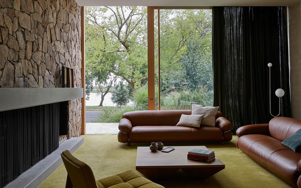 https://a.1stdibscdn.com/sesann-sofa-in-leather-by-gianfranco-frattini-for-tacchini-w-240-cm-9449-in-for-sale-picture-2/f_105752/f_463918721755949144727/Tacchini_SesannLounge_Lifestyle_005_master.jpg
