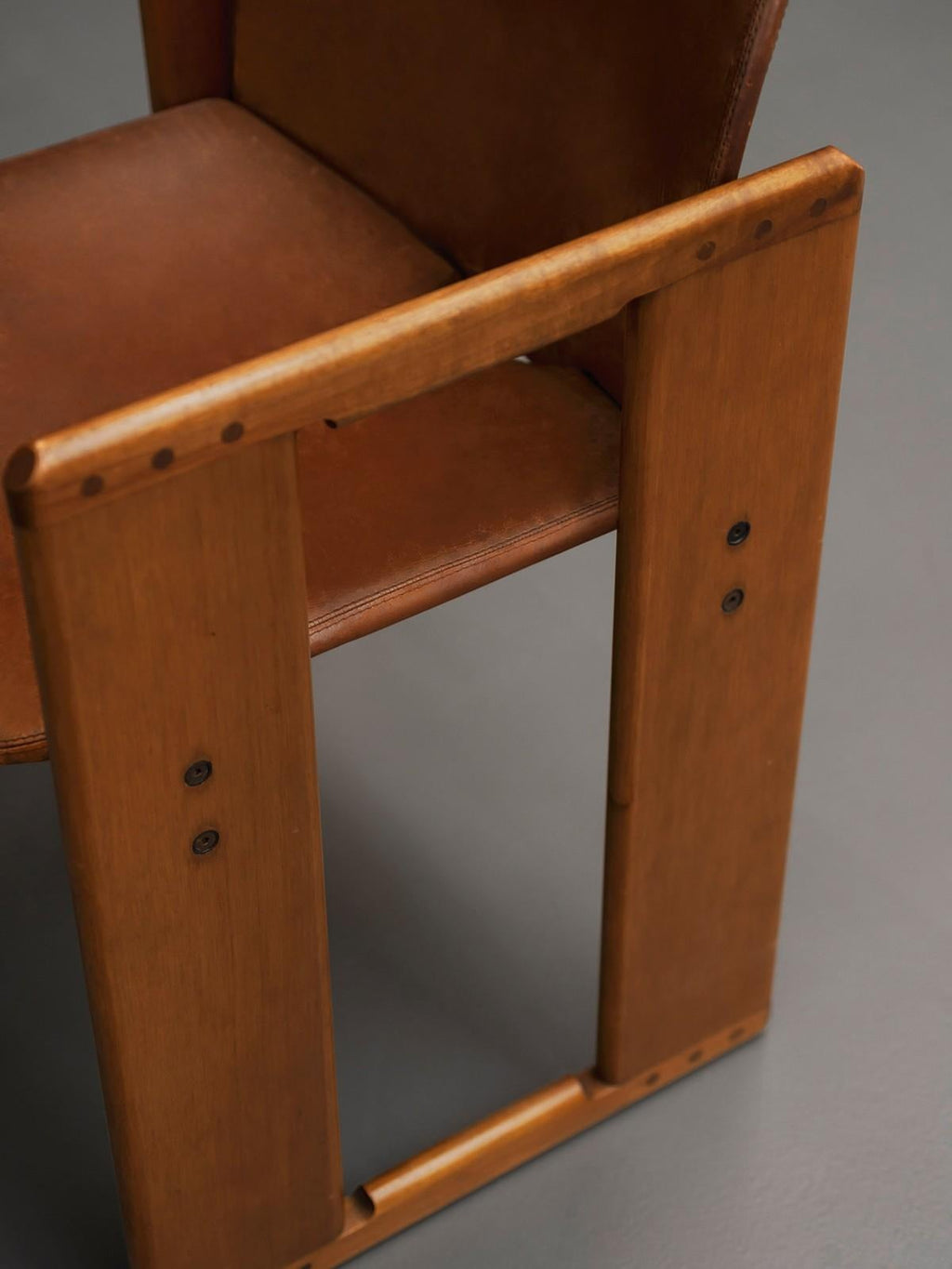 https://a.1stdibscdn.com/customizable-tacchini-dialogo-armchair-by-tobia-scarpa-for-sale-picture-14/f_44652/f_343102621684263737561/Tacchini_Web_Dialogo_13_master.jpg