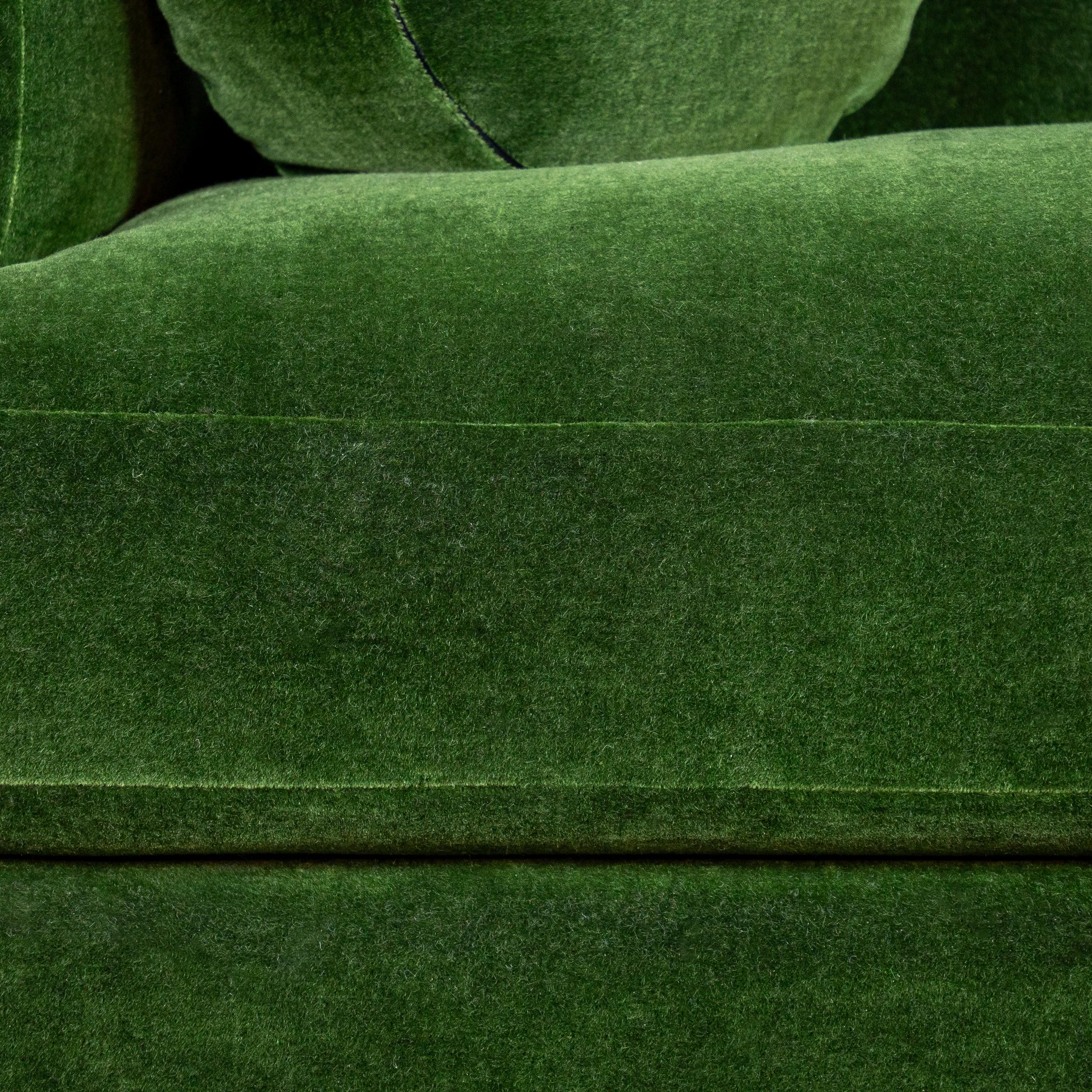 https://a.1stdibscdn.com/custom-curved-modern-velvet-sofa-with-bolster-cushions-for-sale-picture-11/f_21233/f_484219321768950046778/Tamara_Sofa_0015_Detail_3_master.jpg