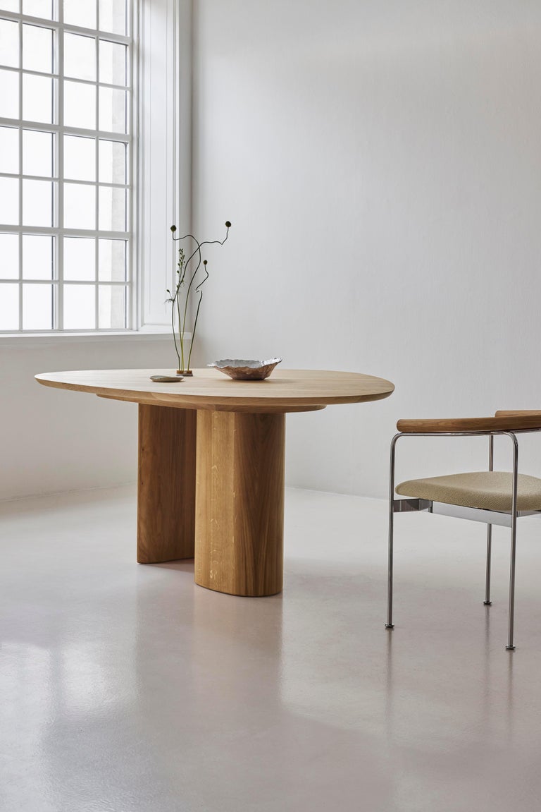 https://a.1stdibscdn.com/contemporary-round-dining-table-tangent-by-anne-boysen-x-dk3-smoked-oak-for-sale-picture-5/f_31233/f_456020021750847307983/Tangent_Table_Round_oak_oil_Baia_chair_oak_oil_balmoral02_chrome_1_low_master.jpg?width=768