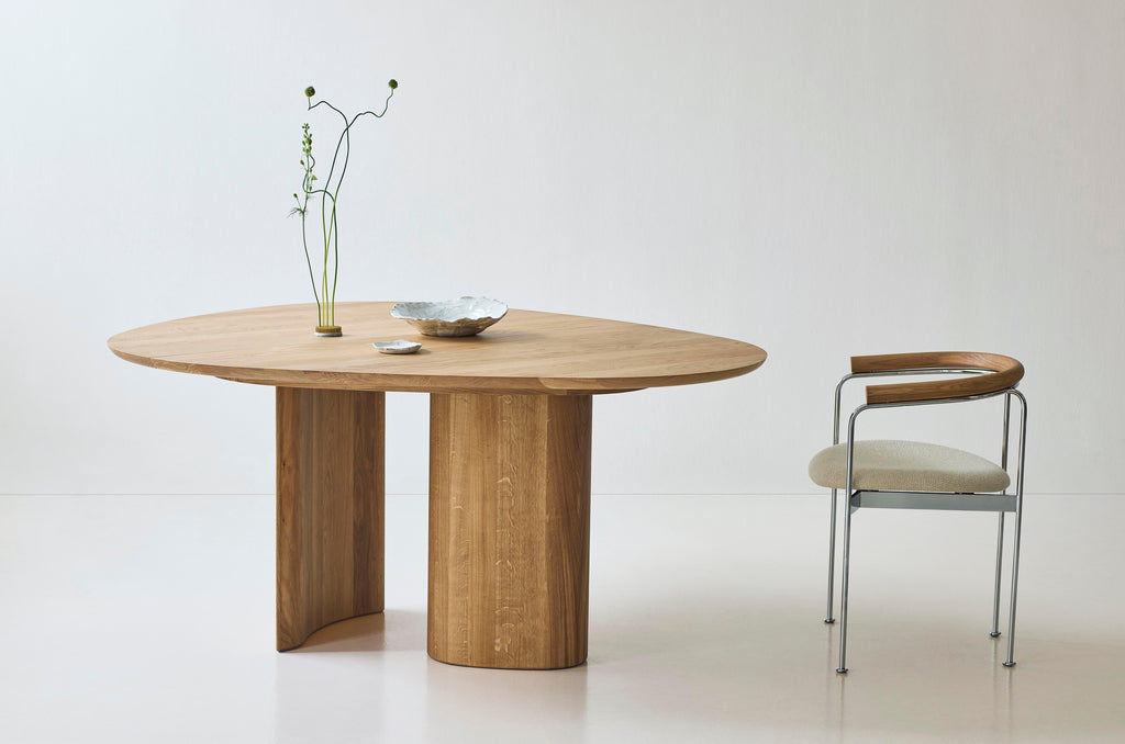https://a.1stdibscdn.com/contemporary-round-dining-table-tangent-by-anne-boysen-x-dk3-oil-white-oak-for-sale-picture-6/f_31233/f_456073921750862297049/Tangent_Table_Round_oak_oil_Baia_chair_oak_oil_balmoral02_chrome_low_master.jpg