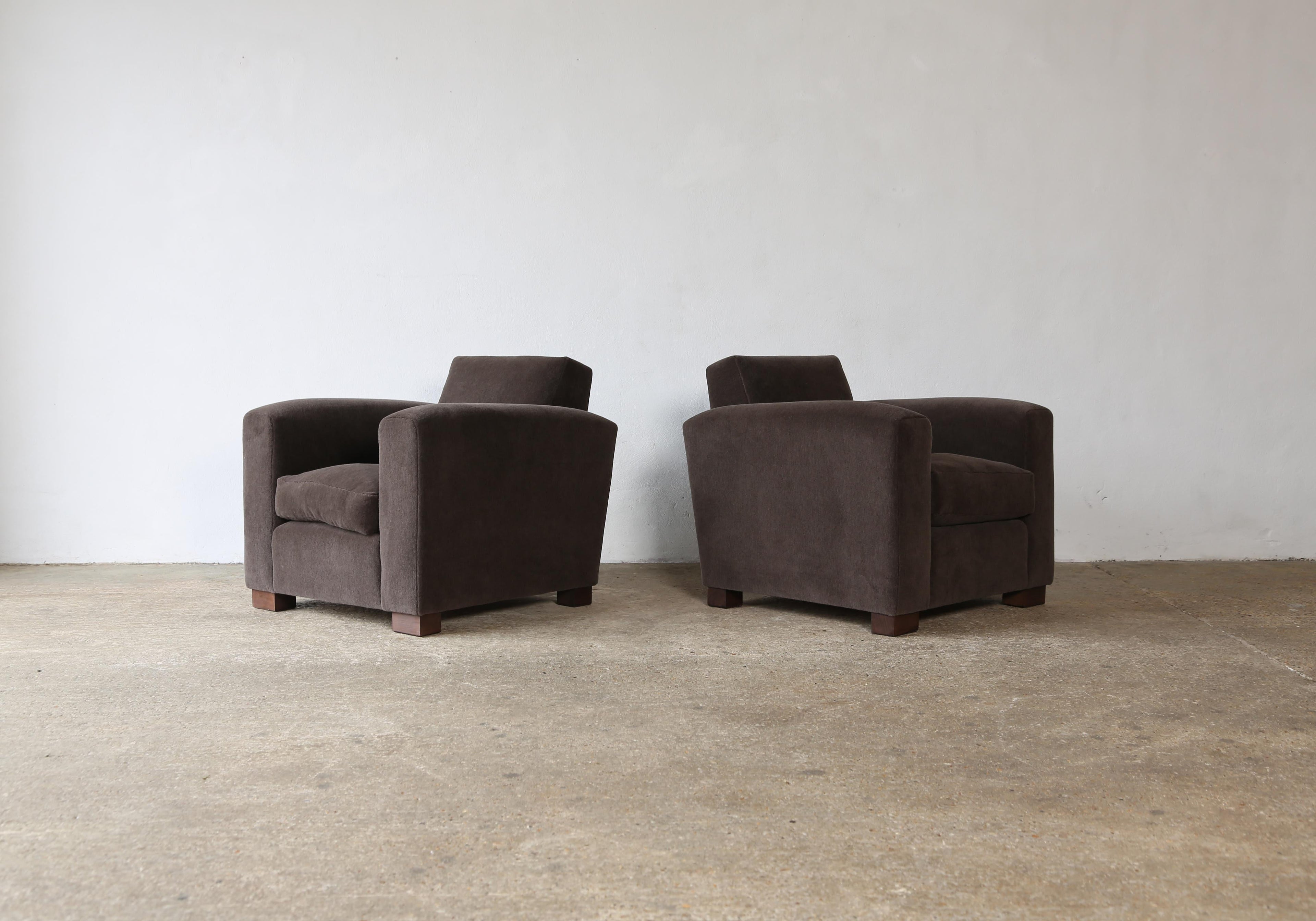 https://a.1stdibscdn.com/a-pair-of-club-chairs-upholstered-in-pure-alpaca-for-sale-picture-2/f_22593/f_482443221767951360174/Taupe_Alpaca_Club_Chairs_Adnet_Style_9_24_1_master.jpg