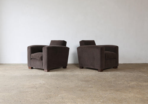 https://a.1stdibscdn.com/a-pair-of-club-chairs-upholstered-in-pure-alpaca-for-sale-picture-2/f_22593/f_482443221767951360174/Taupe_Alpaca_Club_Chairs_Adnet_Style_9_24_1_master.jpg