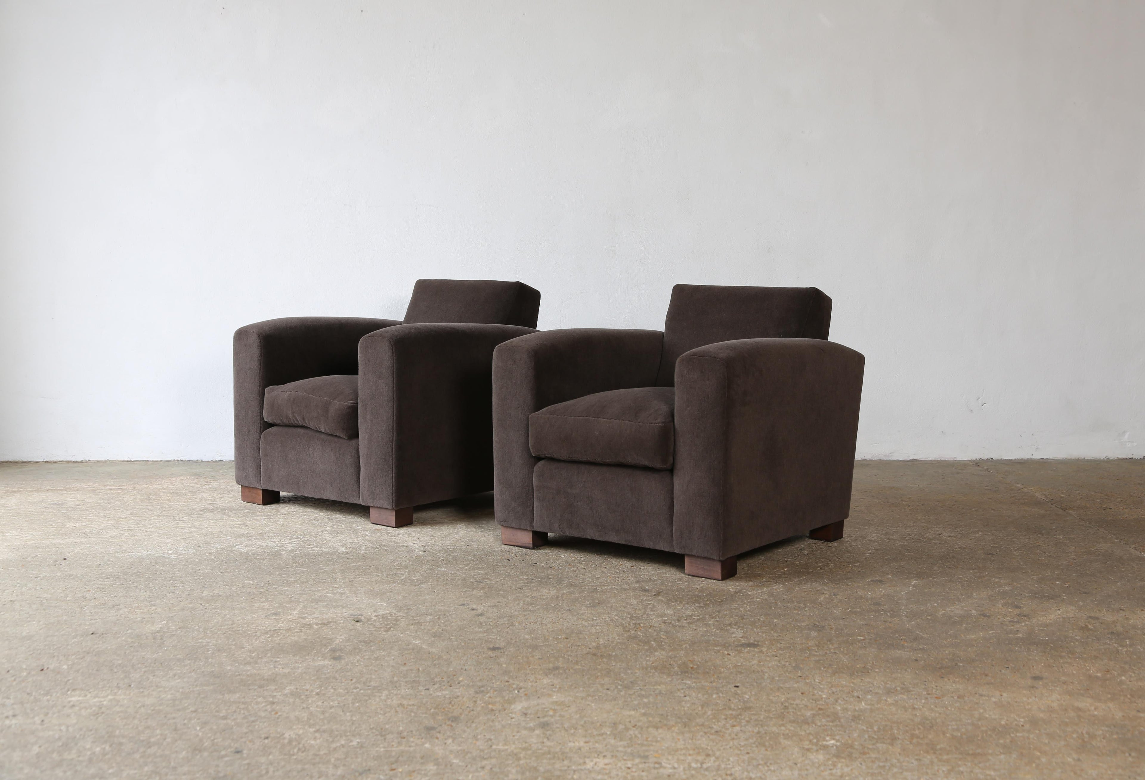 https://a.1stdibscdn.com/a-pair-of-club-chairs-upholstered-in-pure-alpaca-for-sale-picture-4/f_22593/f_482443221767951361544/Taupe_Alpaca_Club_Chairs_Adnet_Style_9_24_2_master.jpg