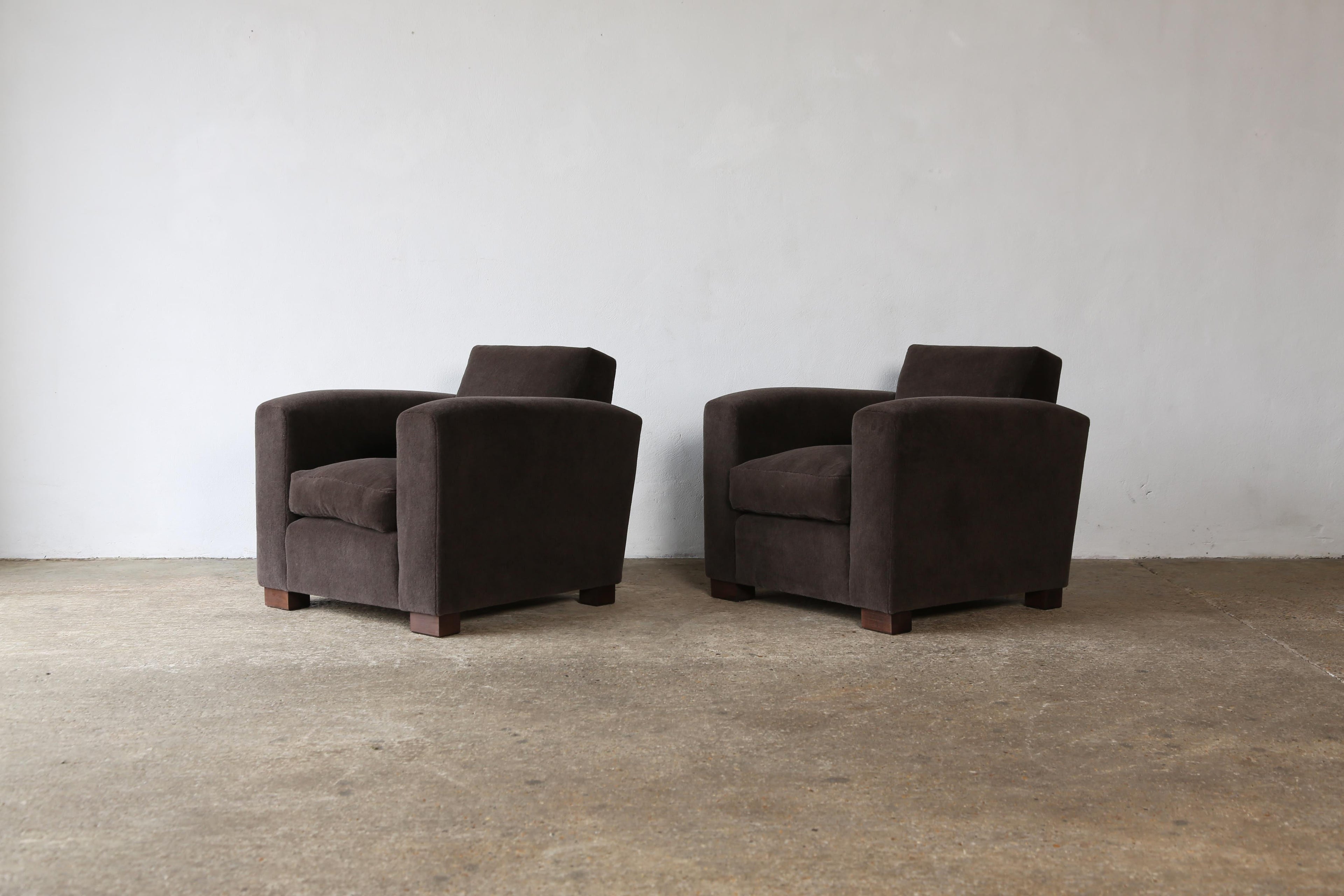 https://a.1stdibscdn.com/a-pair-of-club-chairs-upholstered-in-pure-alpaca-for-sale-picture-3/f_22593/f_482443221767951360852/Taupe_Alpaca_Club_Chairs_Adnet_Style_9_24_4_master.jpg