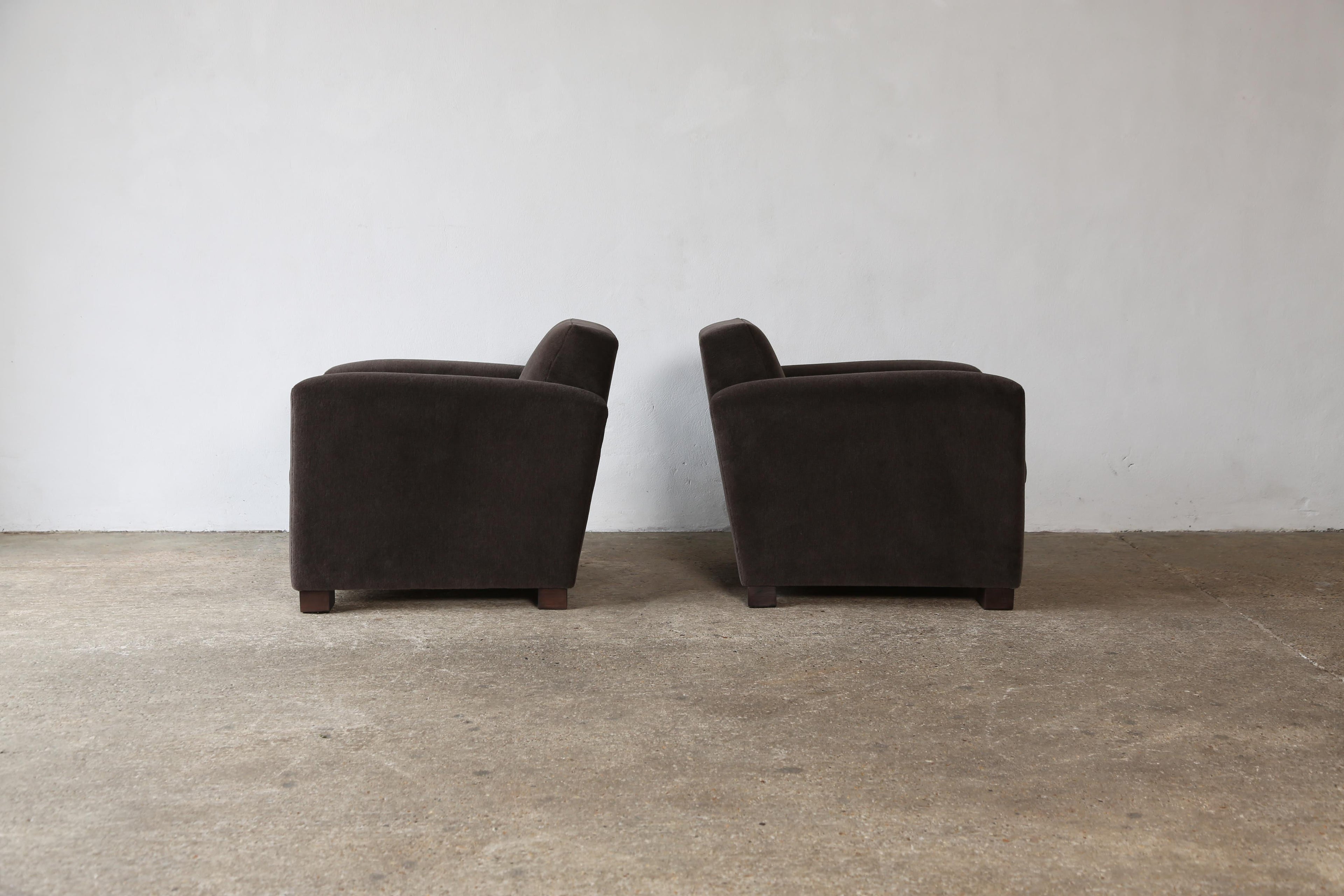 https://a.1stdibscdn.com/a-pair-of-club-chairs-upholstered-in-pure-alpaca-for-sale-picture-5/f_22593/f_482443221767951362424/Taupe_Alpaca_Club_Chairs_Adnet_Style_9_24_5_master.jpg