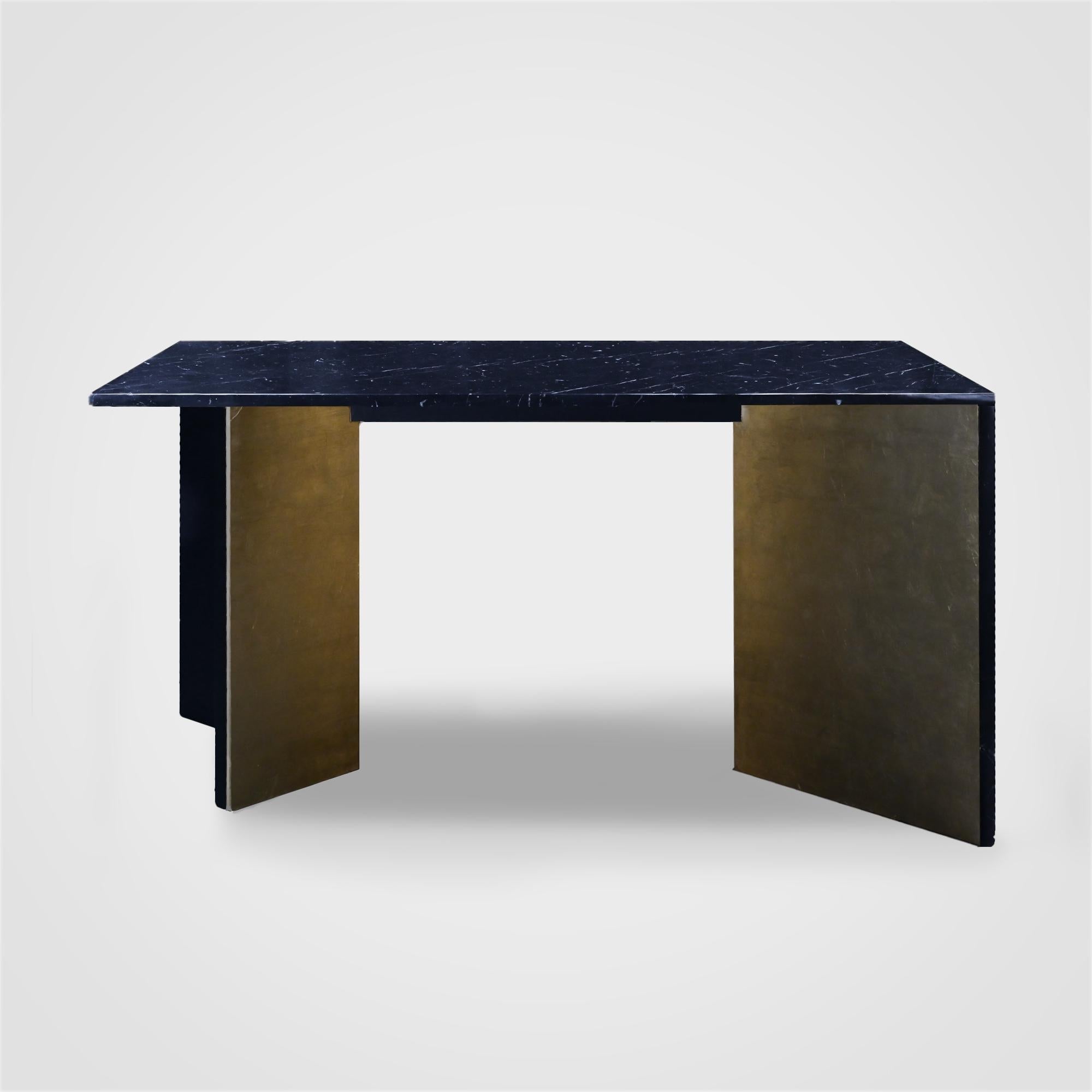 https://a.1stdibscdn.com/scorcio-nero-marquinia-dining-table-for-sale-picture-2/f_68162/f_286961821652803059197/Tavolo_Foglia_D_oro_1_piu_dorata_master.jpg