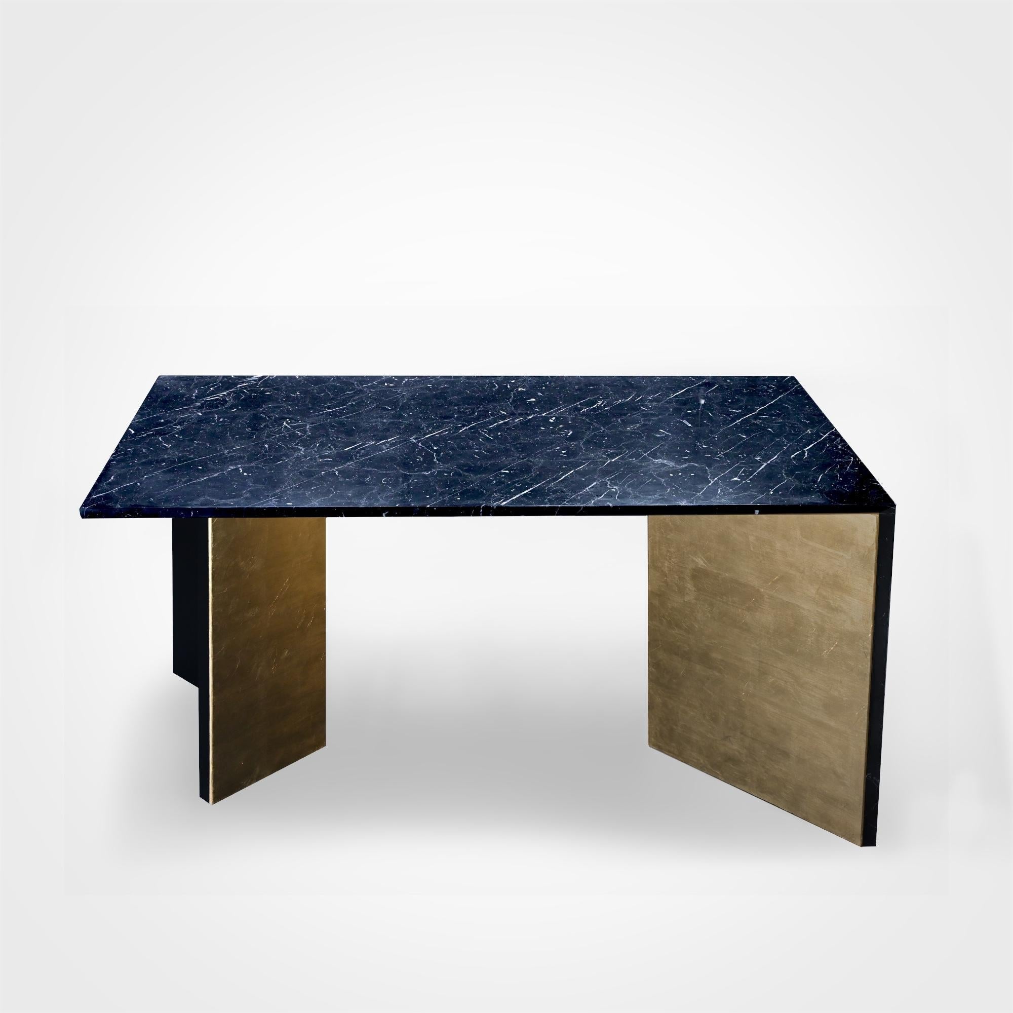 https://a.1stdibscdn.com/scorcio-nero-marquinia-dining-table-for-sale-picture-3/f_68162/f_286961821652803059562/Tavolo_Foglia_D_oro_2_sfondo_grigio_master.jpg