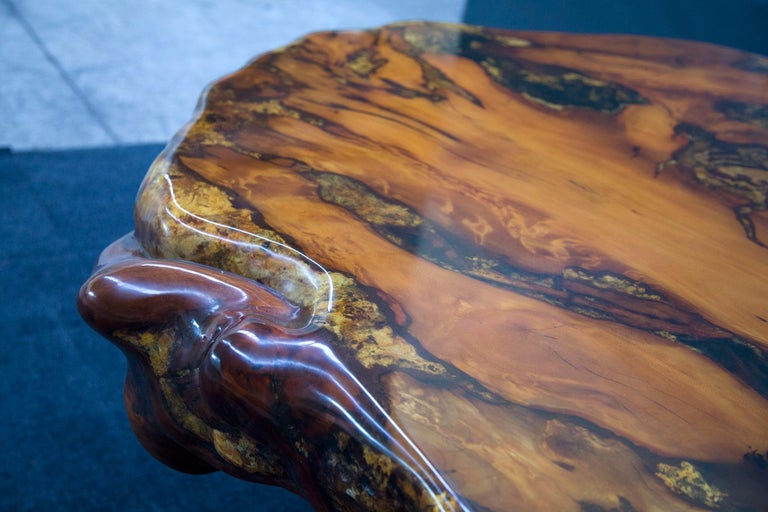 https://a.1stdibscdn.com/kauri-dining-table-in-solid-ancient-kauri-wood-for-sale-picture-17/f_79872/f_331280921677984391627/Tethy_Ancient_Kauri_table_26_master.jpg?width=768