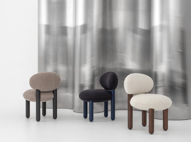 https://a.1stdibscdn.com/modern-dining-chair-flock-cs2-in-dedar-nimbus-fabric-by-noom-for-sale-picture-4/f_42321/f_371369321700235406057/The_Flock_chairs_by_NOOM_on_steel_background_1_a_master.jpg?width=768