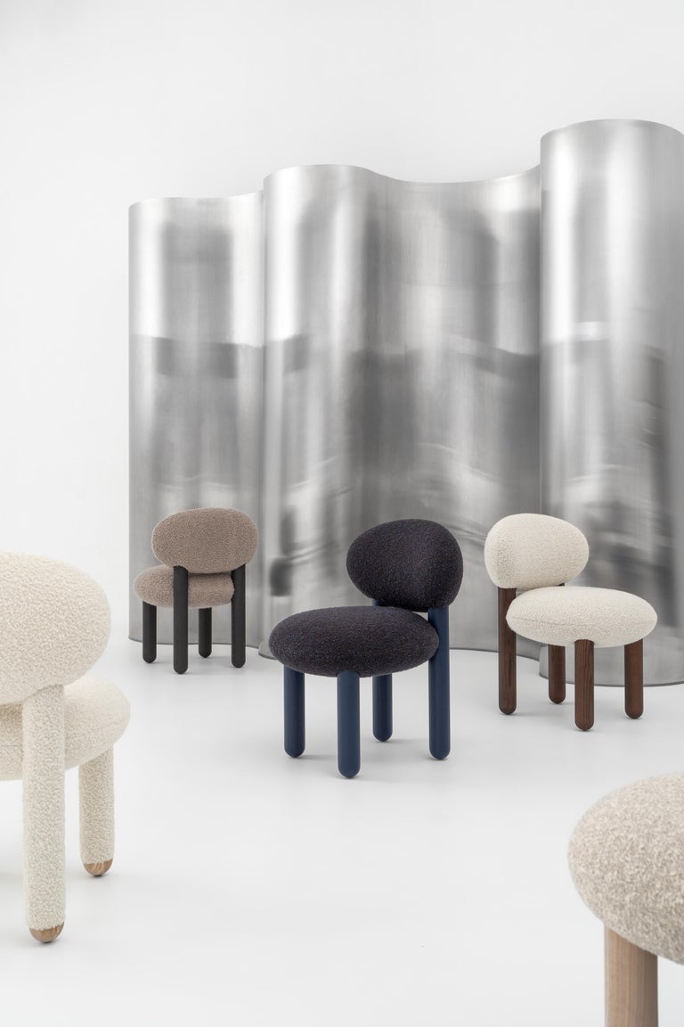 https://a.1stdibscdn.com/modern-dining-chair-flock-cs1-in-wool-fabric-by-noom-for-sale-picture-4/f_42321/f_371229121700153643946/The_Flock_chairs_by_NOOM_on_steel_background_2__master.jpg?width=768