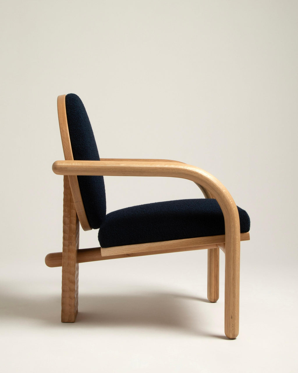 https://a.1stdibscdn.com/upholstered-theia-lounge-chair-in-natural-oak-by-cultivation-objects-for-sale-picture-3/f_37133/f_342256621683752078435/Theia_Natural_2_master.jpg