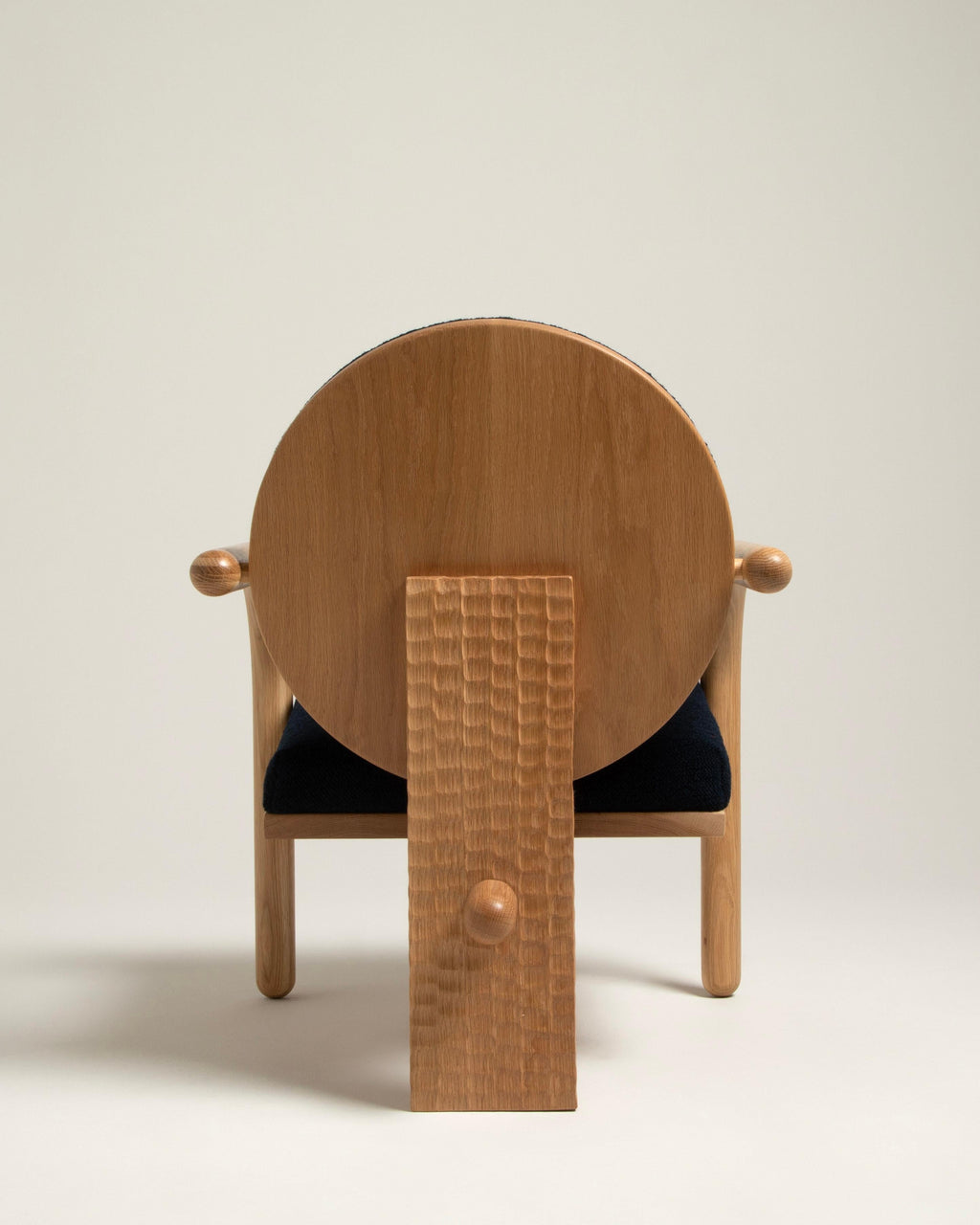 https://a.1stdibscdn.com/upholstered-theia-lounge-chair-in-natural-oak-by-cultivation-objects-for-sale-picture-5/f_37133/f_342256621683752078881/Theia_Natural_4_master.jpg