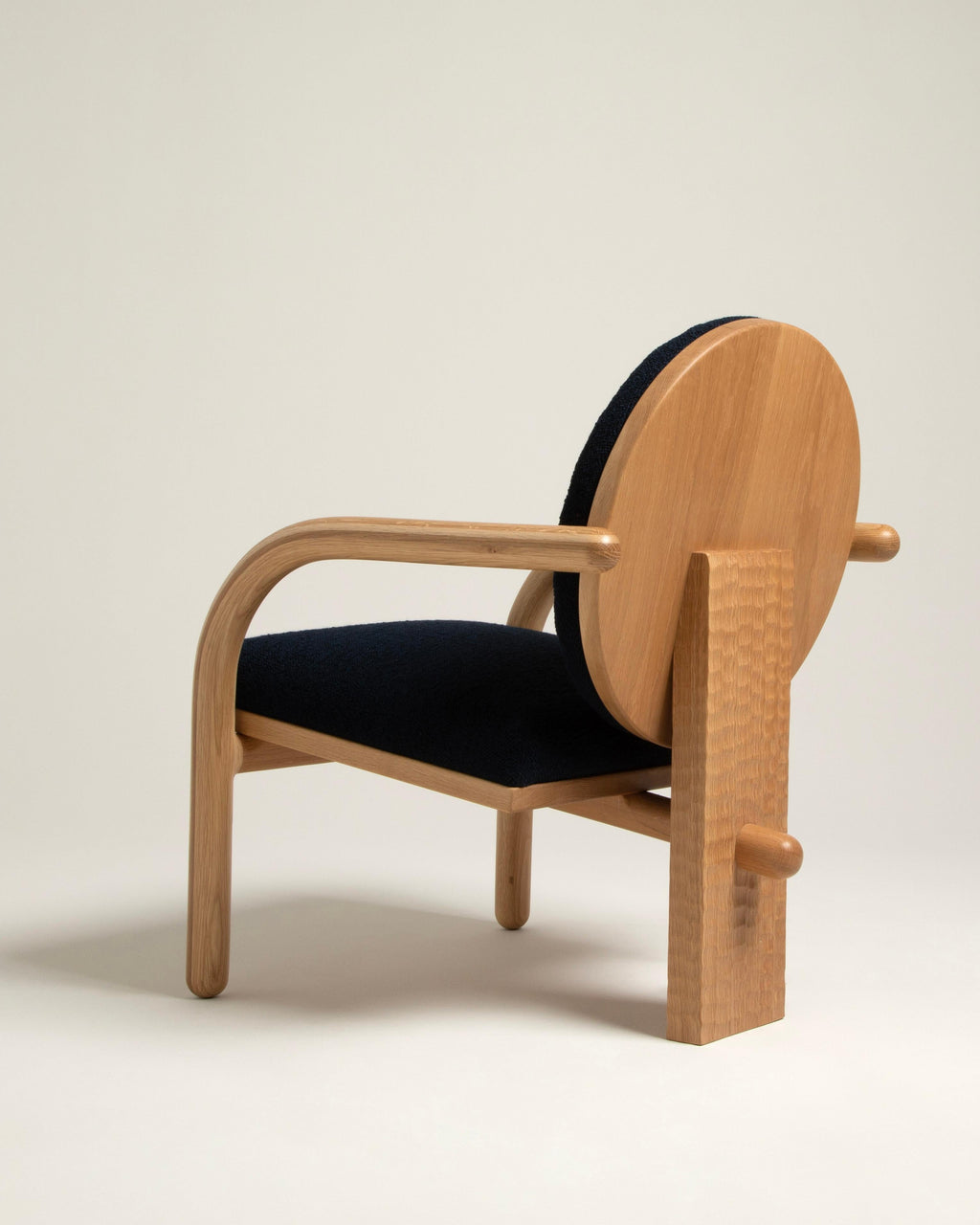 https://a.1stdibscdn.com/upholstered-theia-lounge-chair-in-natural-oak-by-cultivation-objects-for-sale-picture-6/f_37133/f_342256621683752078956/Theia_Natural_5_master.jpg
