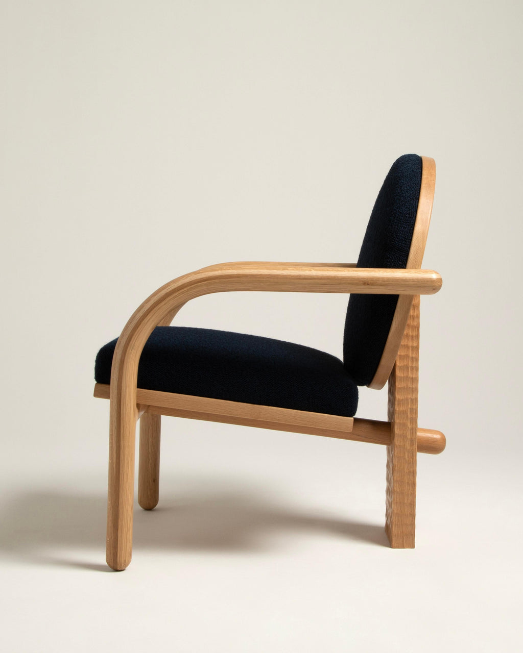 https://a.1stdibscdn.com/upholstered-theia-lounge-chair-in-natural-oak-by-cultivation-objects-for-sale-picture-7/f_37133/f_342256621683752078853/Theia_Natural_6_master.jpg