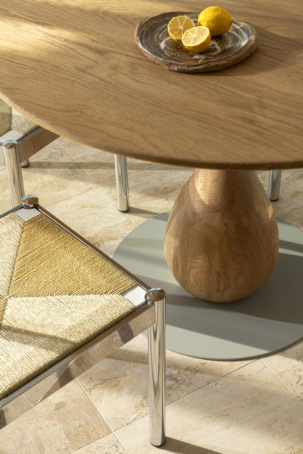 https://a.1stdibscdn.com/peanut-shaped-leg-natual-oak-dining-table-for-sale-picture-3/f_99362/f_408749721722501431712/Timbart08_GergoGosztom_master.jpg