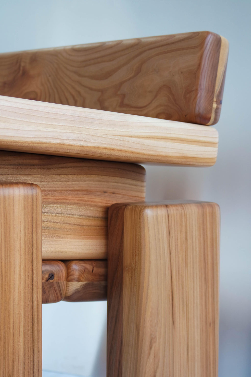 https://a.1stdibscdn.com/timber-armchair-by-onno-adriaanse-for-sale-picture-8/f_12192/f_368167821698419689948/Timber_Armchair_Elm_15_master.jpg
