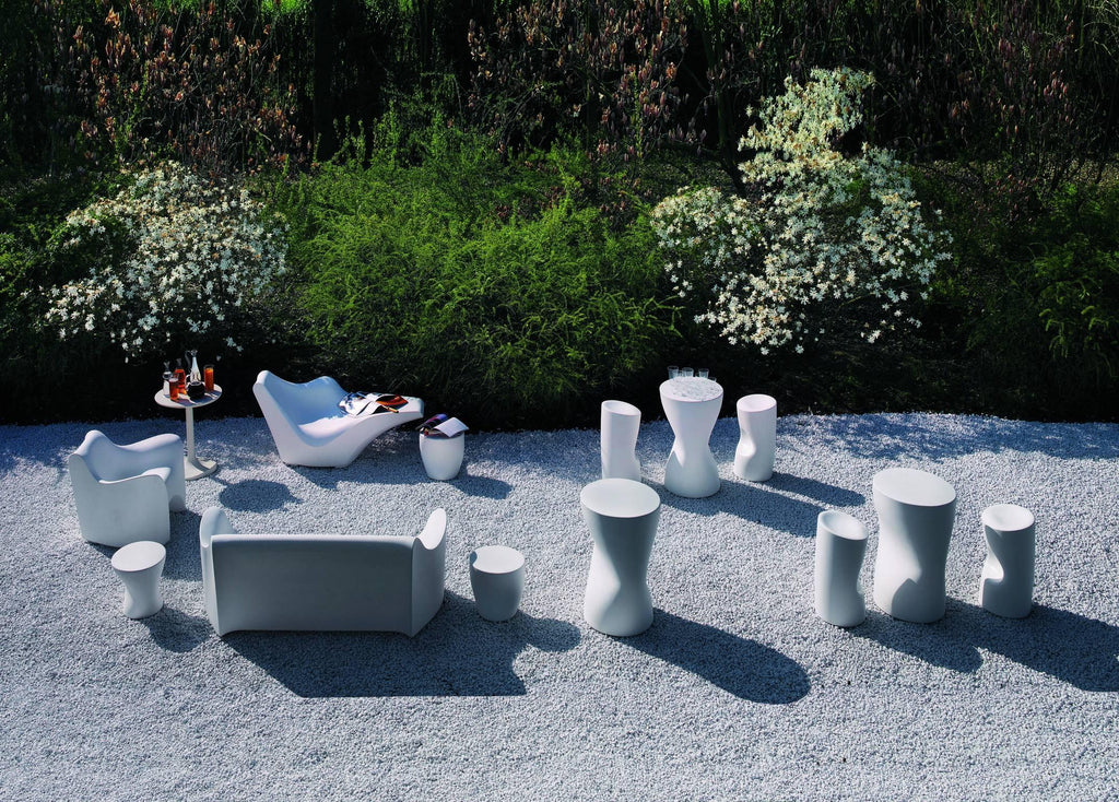 https://a.1stdibscdn.com/archivesE/upload/f_16392/1506012745326/Tokyo_Pop_White_Sofa_Driade_Tokujin_Yoshioka_Polyethylene_Monobloc_42_master.jpg