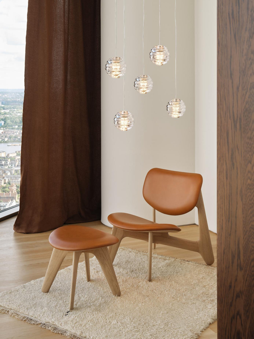https://a.1stdibscdn.com/tom-dixon-oak-wood-and-leather-slab-lounge-chair-for-sale-picture-4/f_14472/f_438973421741113761393/Tom_Dixon_Slab_Lounge_Chair_Two_Enlighten_4_master.jpg