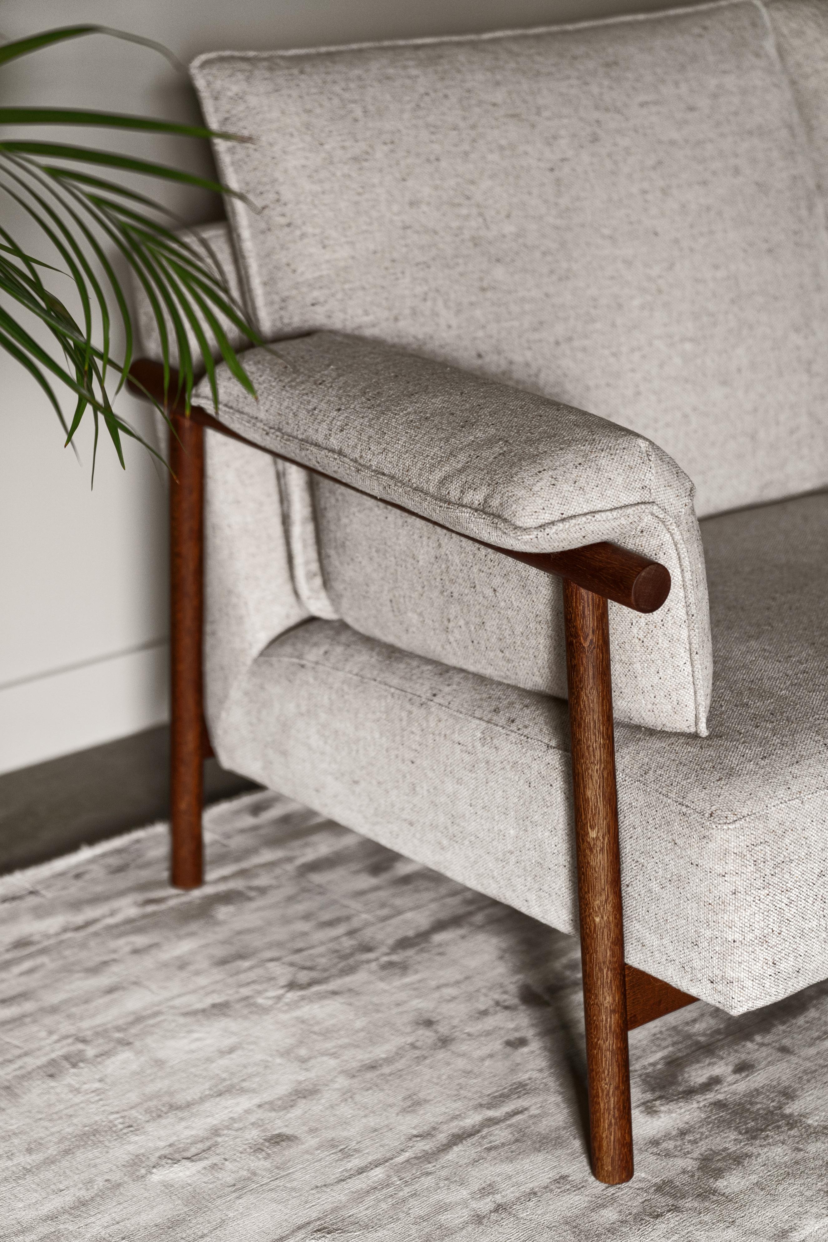 https://a.1stdibscdn.com/bizzarto-torii-chair-with-oak-frame-for-sale-picture-7/f_104642/f_454873721750160269109/_Tom_Kurek_TS404268_42_1_master.jpg
