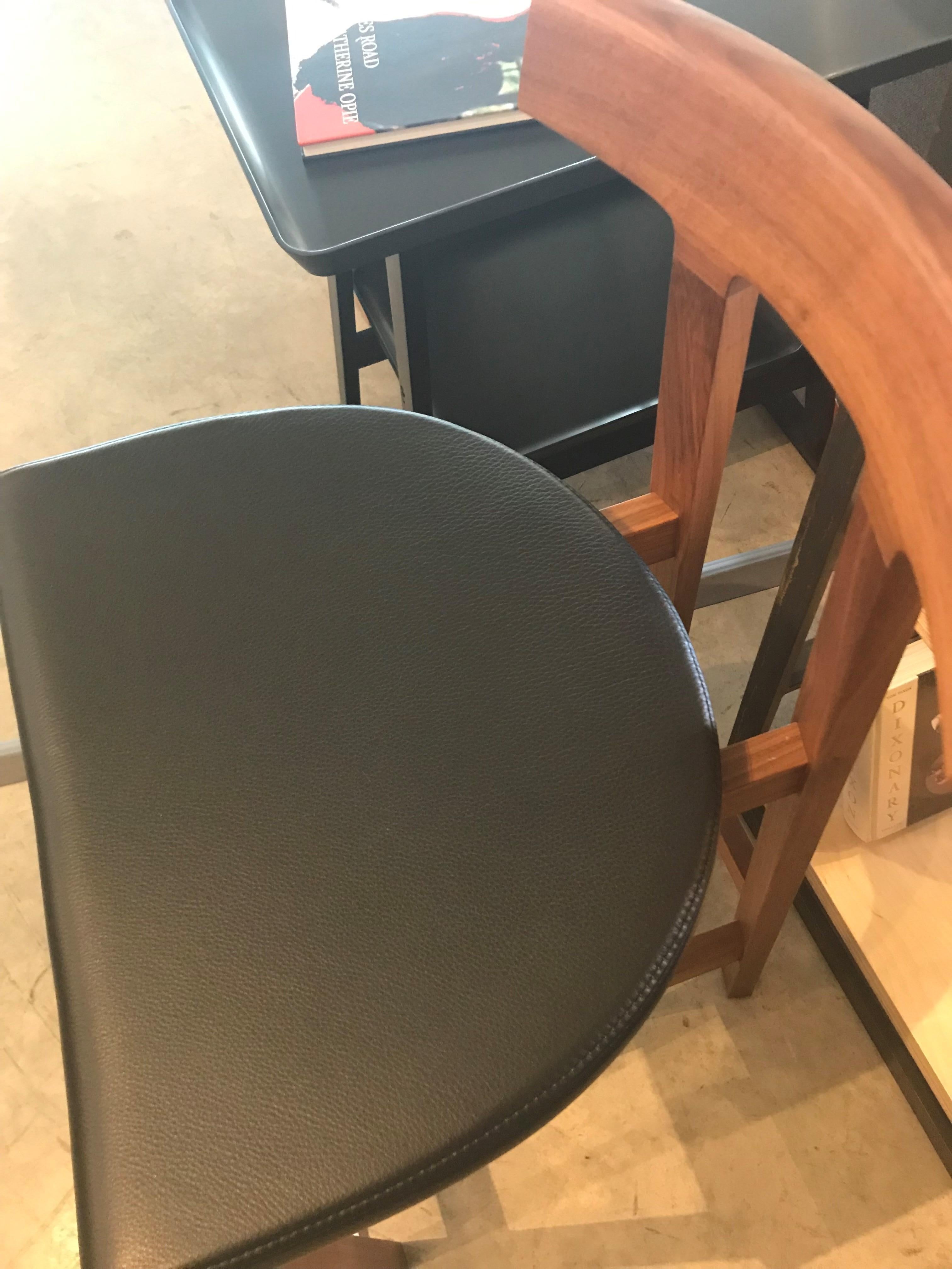 https://a.1stdibscdn.com/barstool-with-leather-seat-and-walnut-frame-for-sale-picture-5/f_33091/f_11810301/Tori2_1562961824021_master.jpg