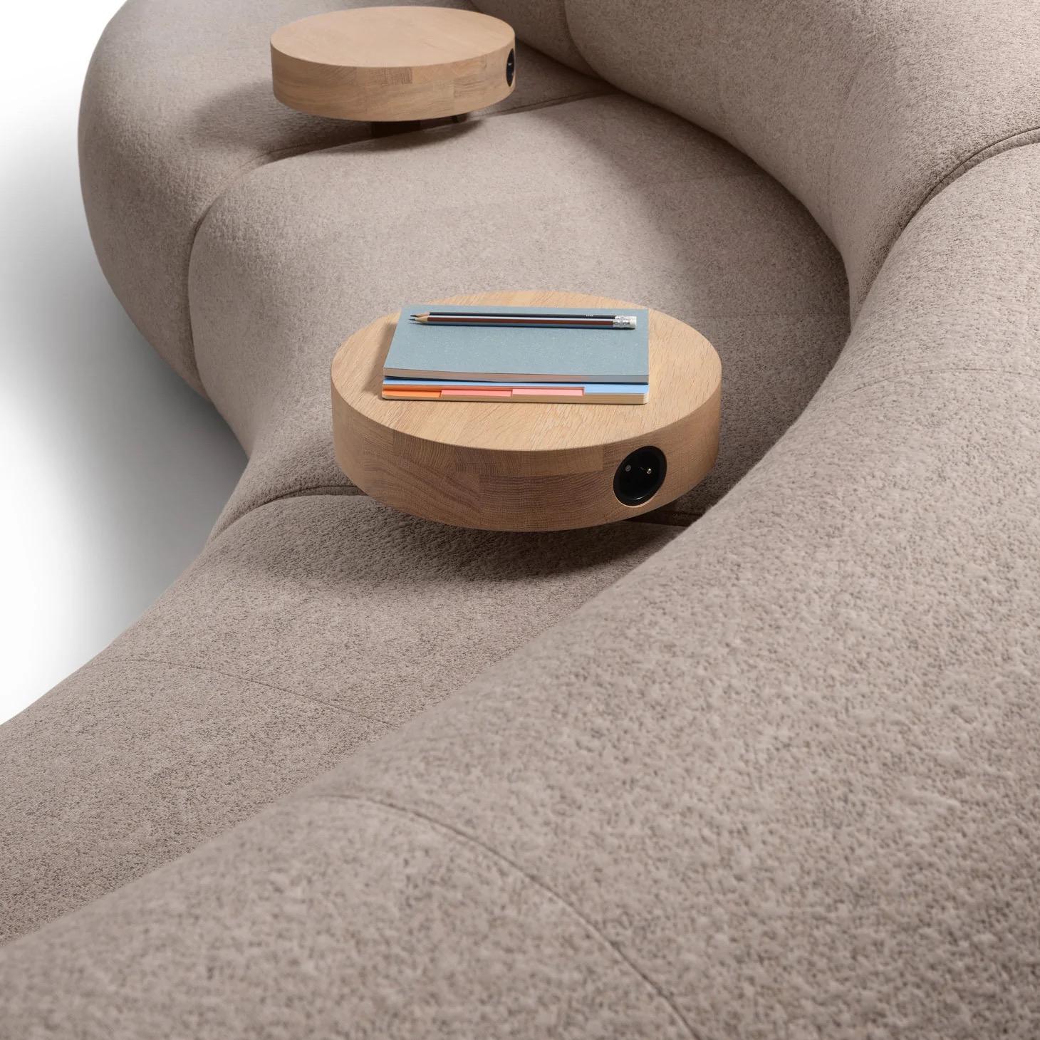 https://a.1stdibscdn.com/customizable-artifort-track-modular-sofa-design-by-norm-architects-for-sale-picture-6/f_44642/f_325067921675115122081/Track_detail_electrification_1B_HR_1024x1024_2x_jpg_master.jpeg
