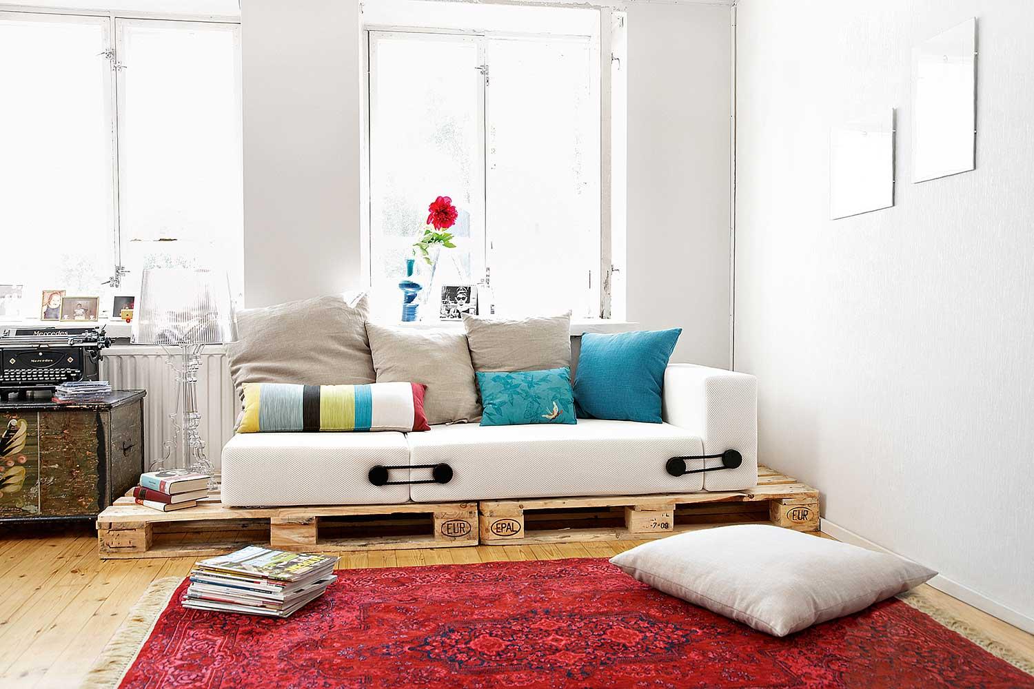 https://a.1stdibscdn.com/kartell-trix-sofa-bed-by-piero-lissoni-in-black-for-sale-picture-6/f_45362/f_244913621626098206631/Trix3_master.jpg