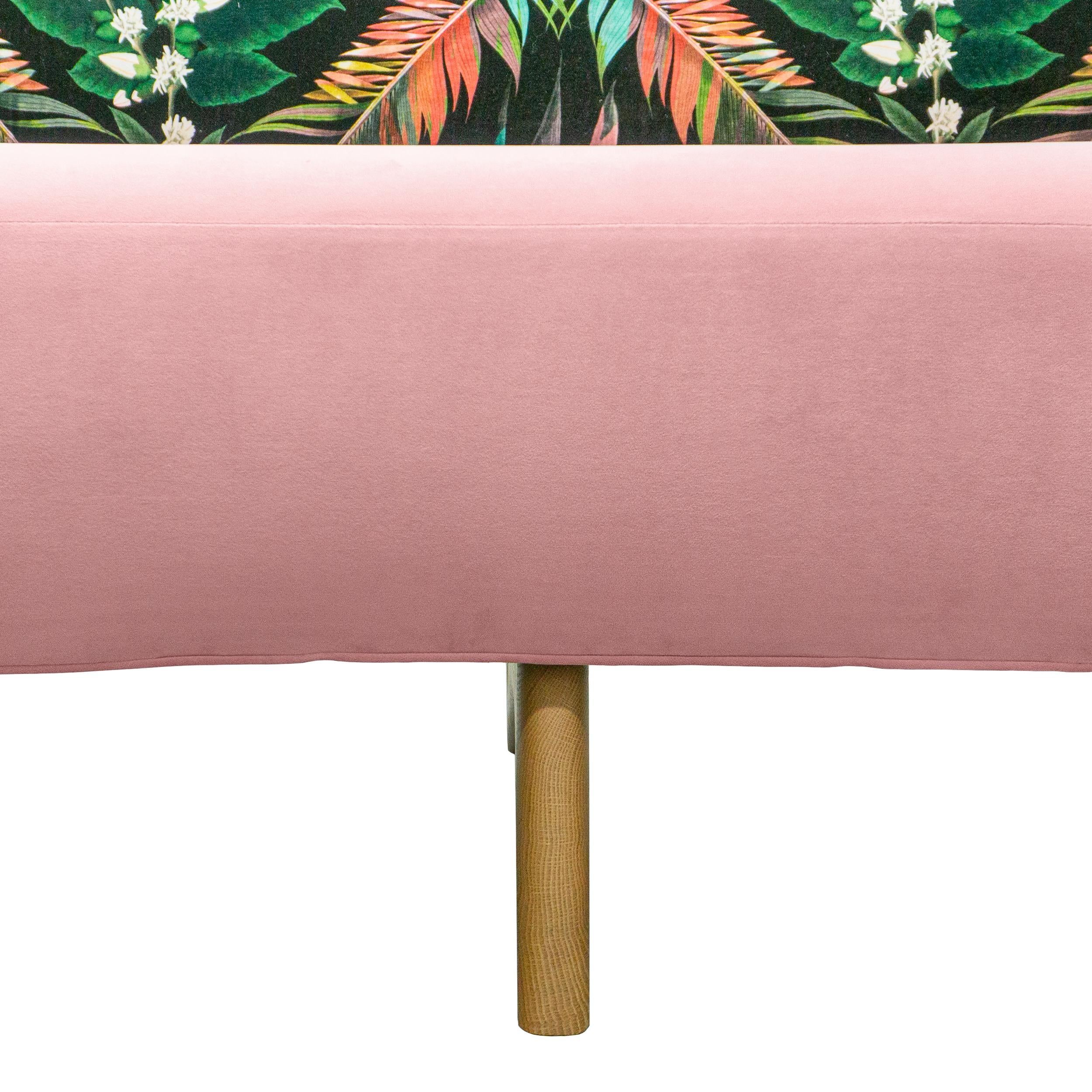https://a.1stdibscdn.com/mid-century-floating-curved-sofa-w-printed-velvet-and-burlap-welting-for-sale-picture-11/f_21233/f_334681421679677112782/Tropical_Back_Pale_Pink_Velvet_Seating_Sofa_Bench_Seat_Leg_Detail_master.jpg