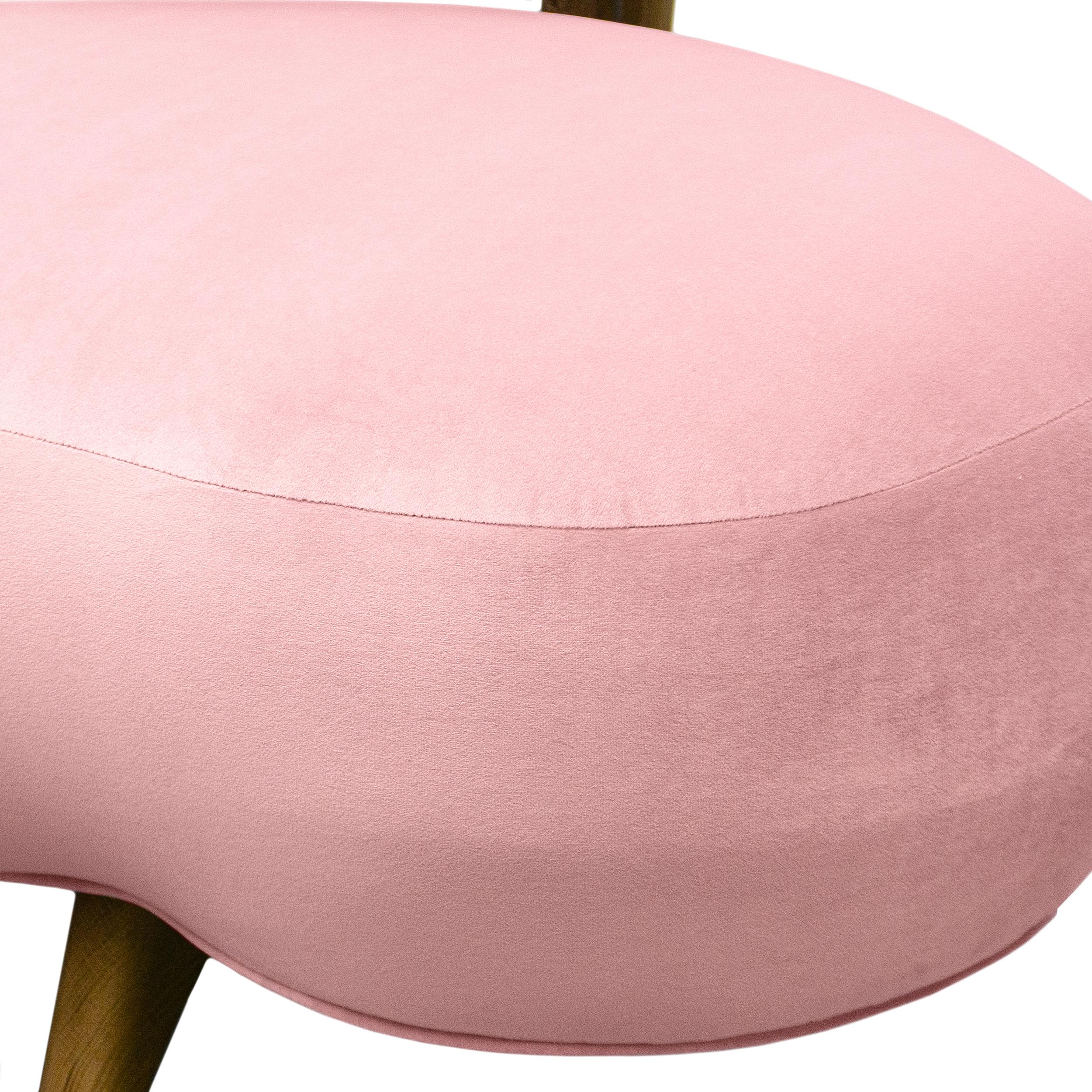 https://a.1stdibscdn.com/mid-century-floating-curved-sofa-w-printed-velvet-and-burlap-welting-for-sale-picture-14/f_21233/f_334681421679677127962/Tropical_Back_Pale_Pink_Velvet_Seating_Sofa_Bench_Seat_Seam_Detail_master.jpg