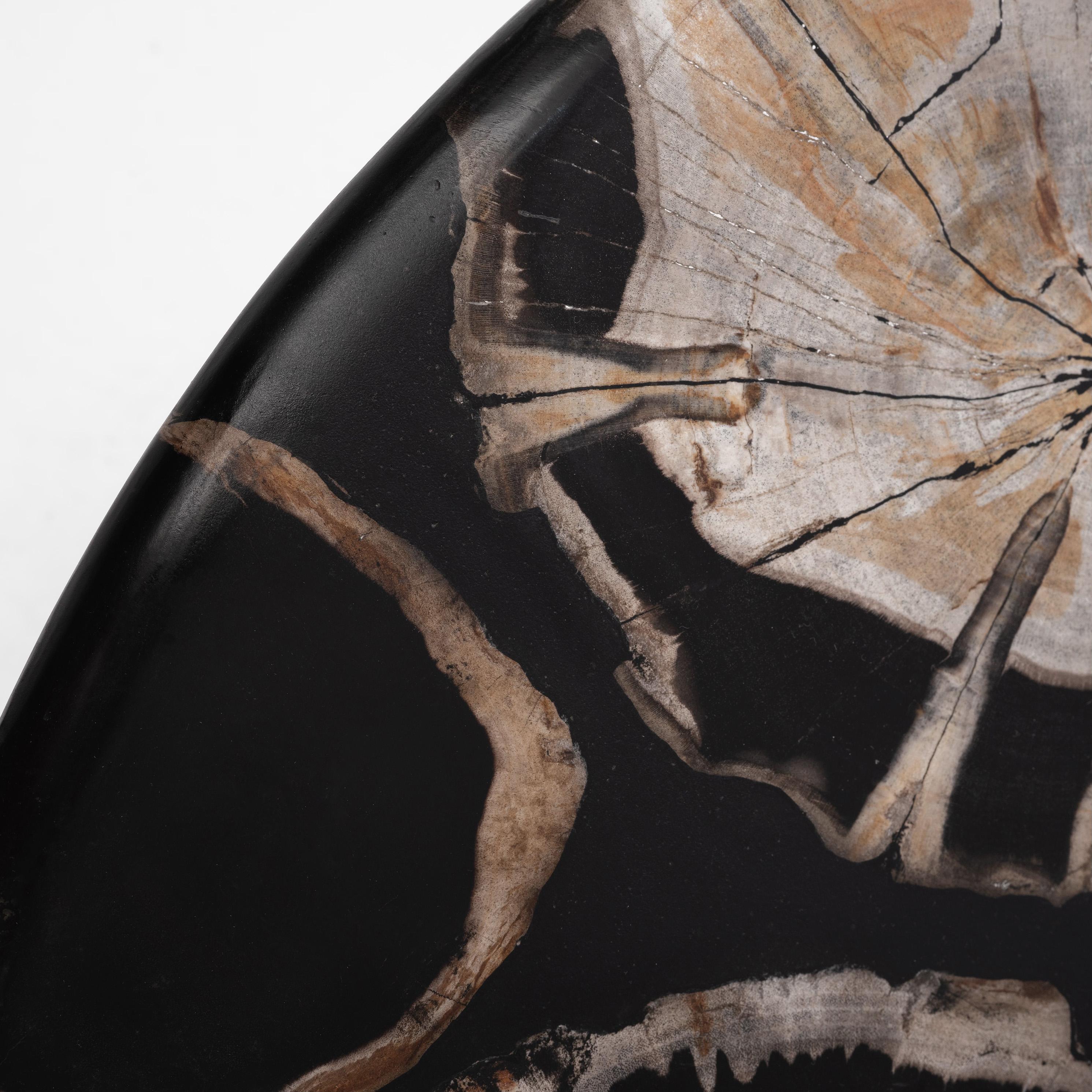 https://a.1stdibscdn.com/true-grit-o-sculptural-petrified-wood-dining-table-by-odditi-for-sale-picture-14/f_90082/f_353012121716251004427/TrueGrit_Detail_6_master.jpg