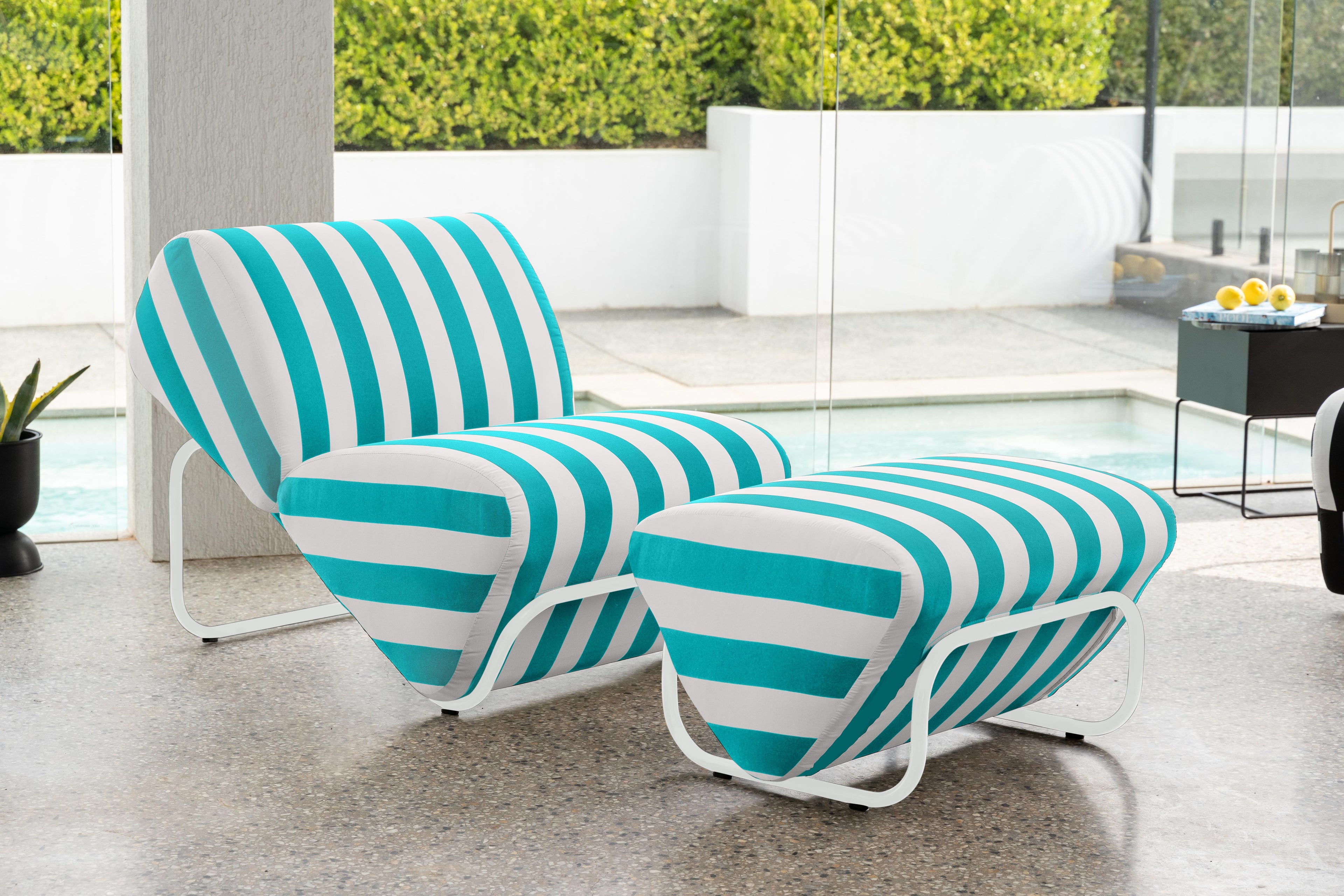 https://a.1stdibscdn.com/outdoor-trend-module-lounge-and-footstool-designed-in-1970-for-sale-picture-7/f_66742/f_320389321672809673479/Turquoise_and_white_white_master.jpg