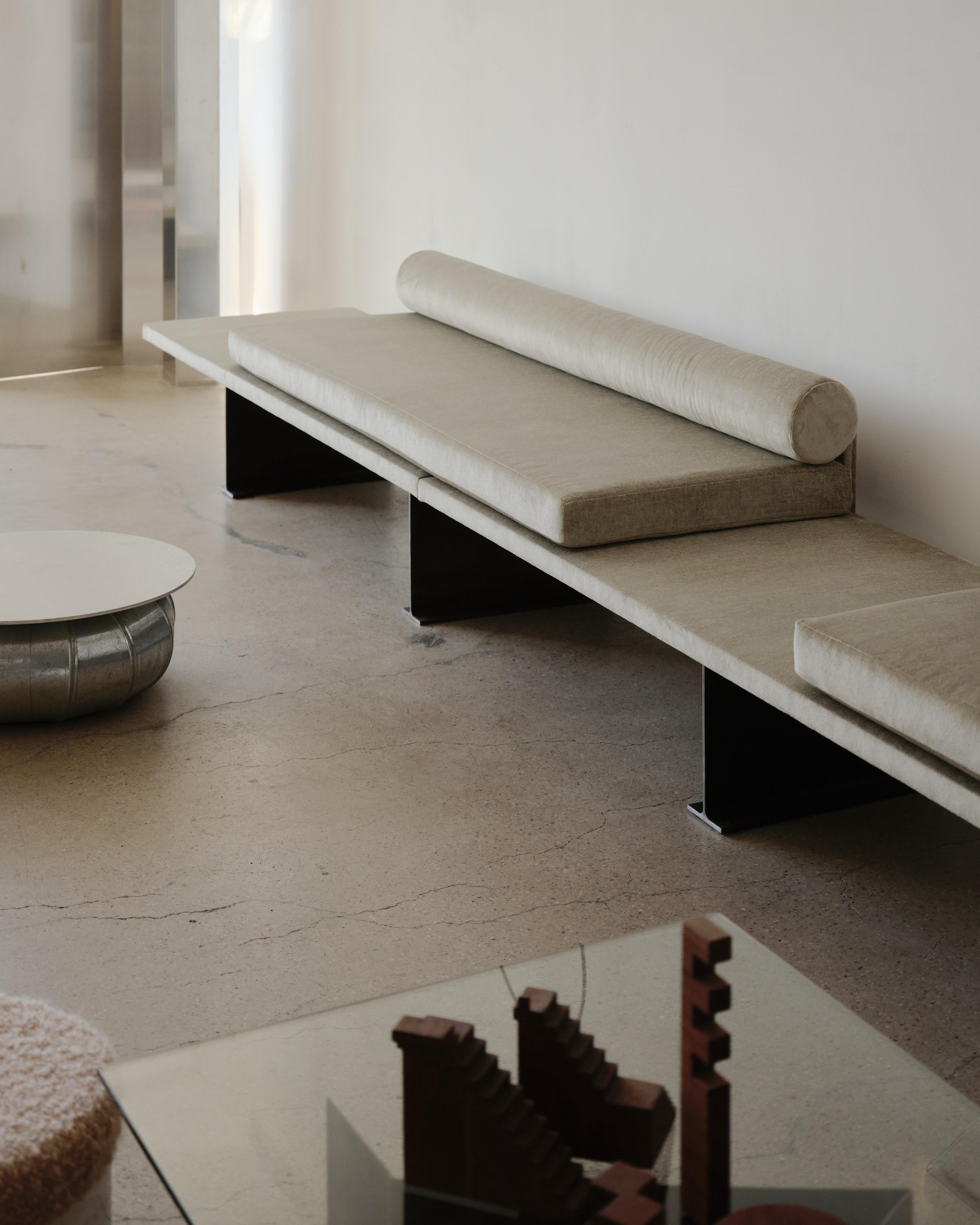 https://a.1stdibscdn.com/trave-sofa-on-i-beam-legs-for-sale-picture-11/f_99002/f_404020621719697870271/UBR_SOFA0052_master.jpg
