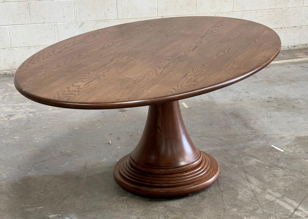 https://a.1stdibscdn.com/walnut-pedestal-dining-table-built-to-order-by-petersen-antiques-for-sale-picture-4/f_8065/f_446687221745240846047/UTF_8IMG_4898_master.jpeg