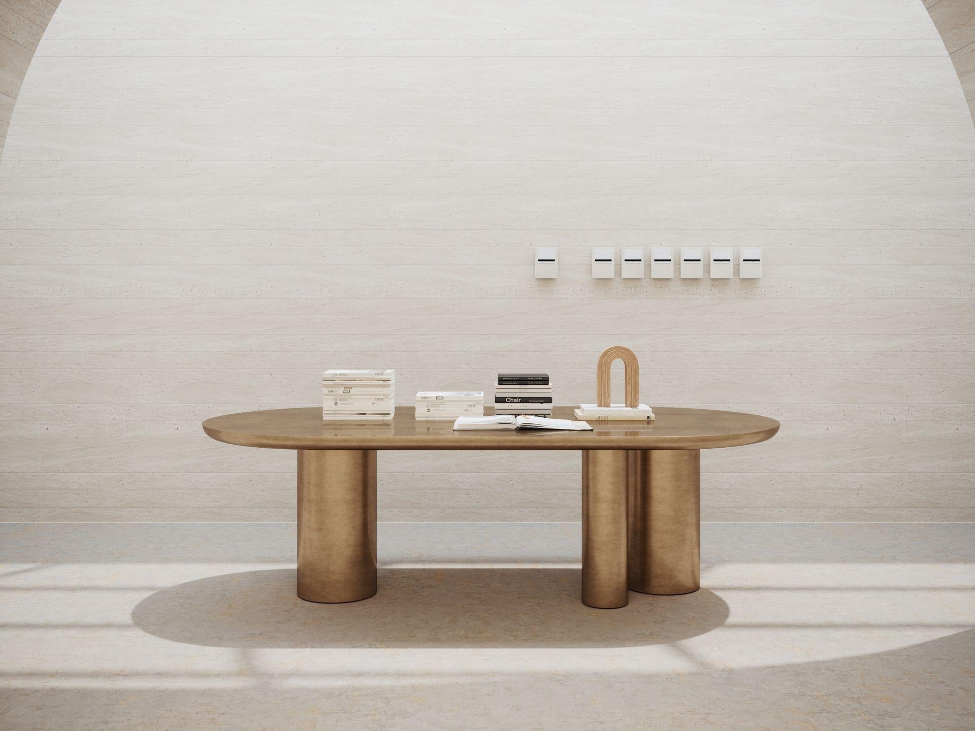 https://a.1stdibscdn.com/zeus-table-for-sale-picture-2/f_98852/f_412273121738321506146/Ultramobili_24F02_Table_Dining_Zeus_V1_04_0000_master.jpg