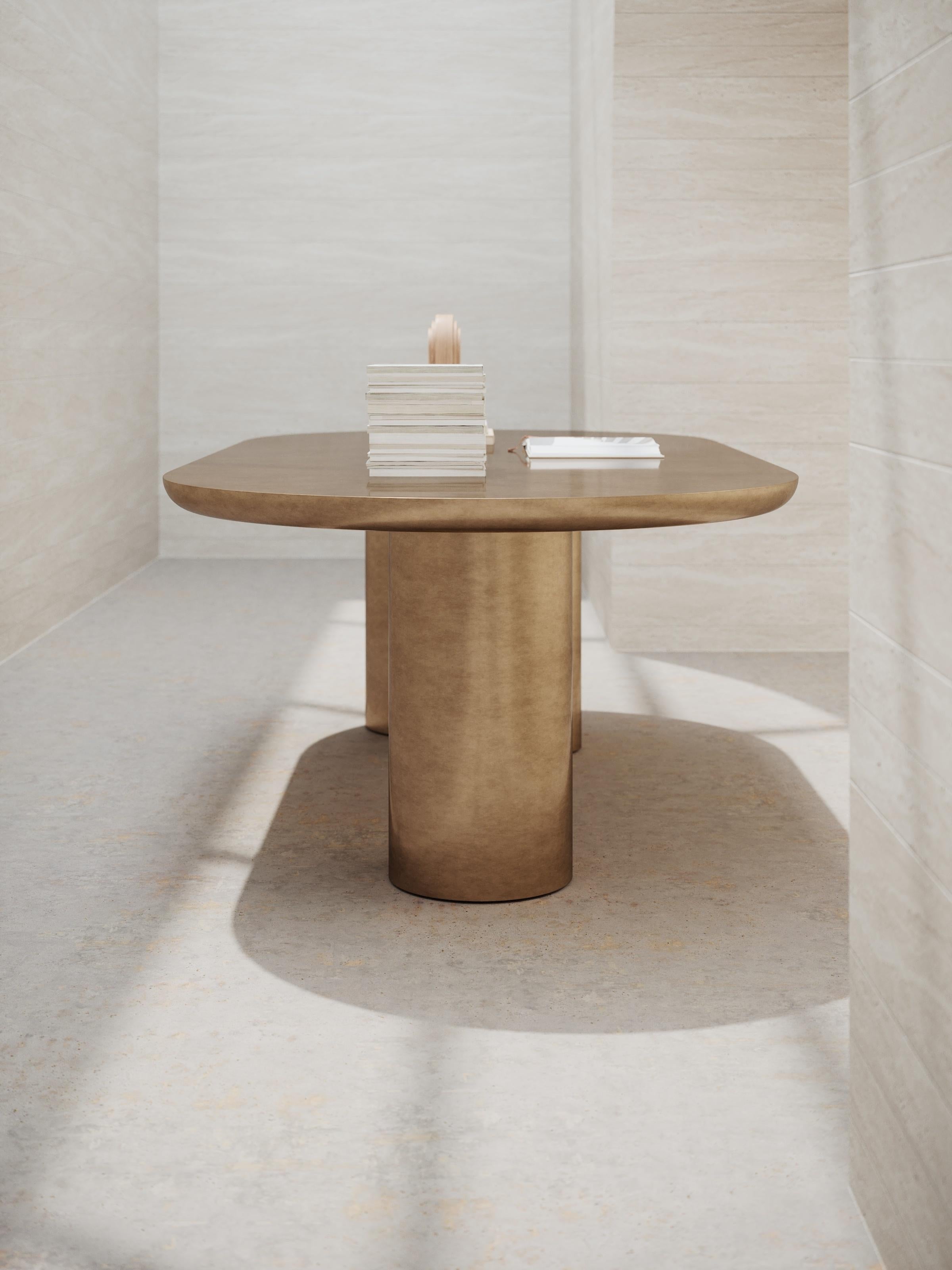 https://a.1stdibscdn.com/zeus-table-for-sale-picture-6/f_98852/f_412273121724774795526/Ultramobili_Table_Dining_Zeus_BR_04_0002300_master.jpg
