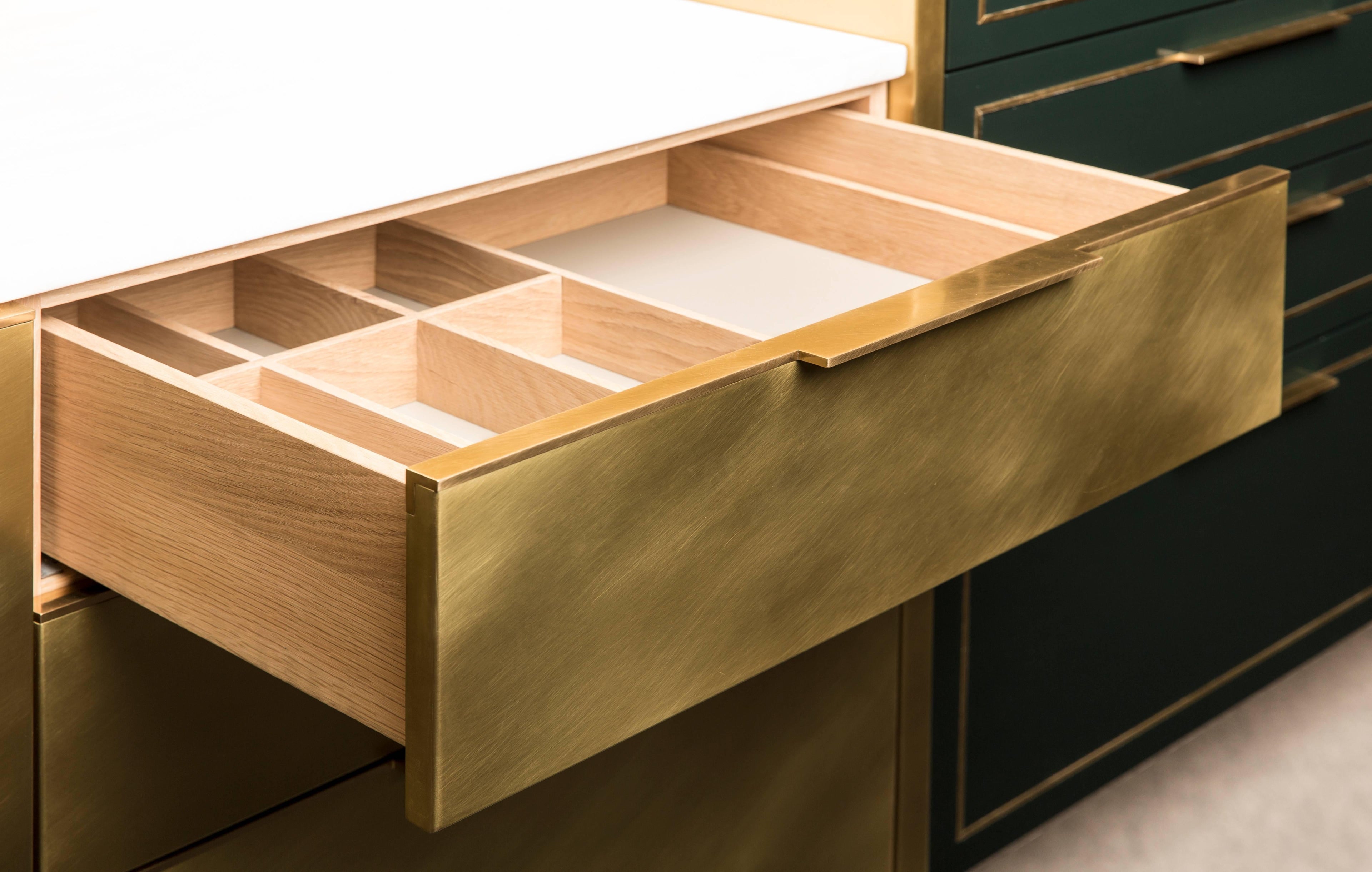 https://a.1stdibscdn.com/archivesE/upload/f_28333/f_81165431501169042681/Unbranded_Brass_kitchen_2_drawer_open_0100_master.jpg