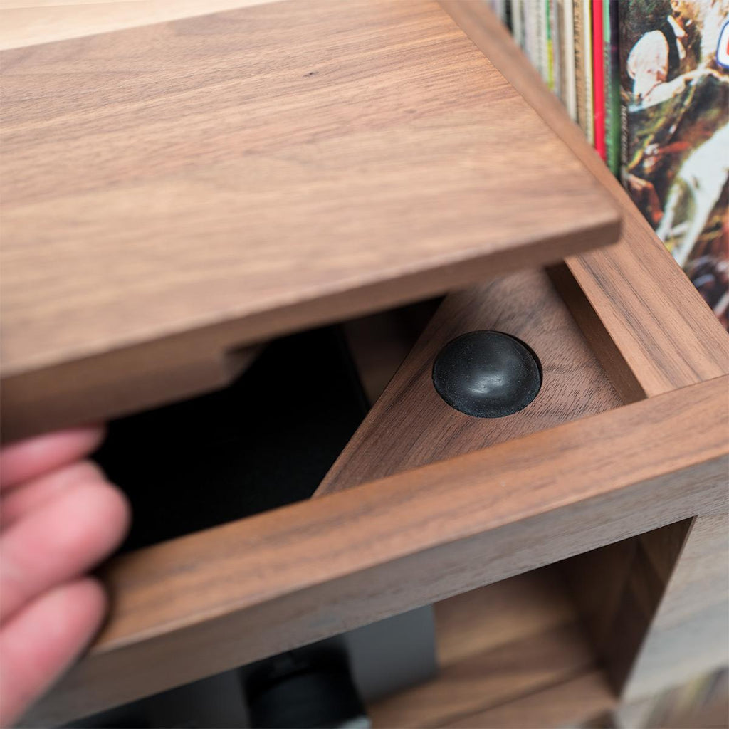 https://a.1stdibscdn.com/38-unison-for-sonos-vinyl-record-storage-stand-in-natural-walnut-for-sale-picture-6/f_27523/f_181405921582909445209/UnisonIsolationDetail_master.jpg