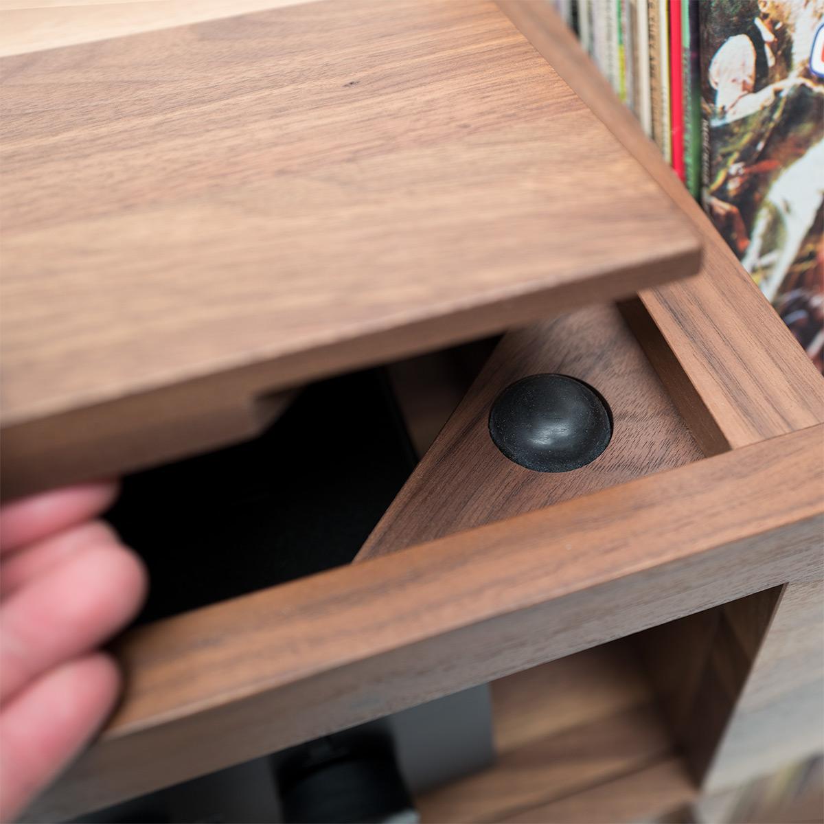 https://a.1stdibscdn.com/38-unison-for-sonos-vinyl-record-storage-stand-in-natural-walnut-for-sale-picture-6/f_27523/f_181405921582909445209/UnisonIsolationDetail_master.jpg