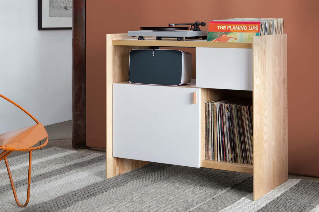 https://a.1stdibscdn.com/38-unison-for-sonos-vinyl-record-storage-stand-in-natural-walnut-for-sale-picture-4/f_27523/f_181405921582909561151/Unison_Sonos_Stand_Vinyl_Storage_master.jpg